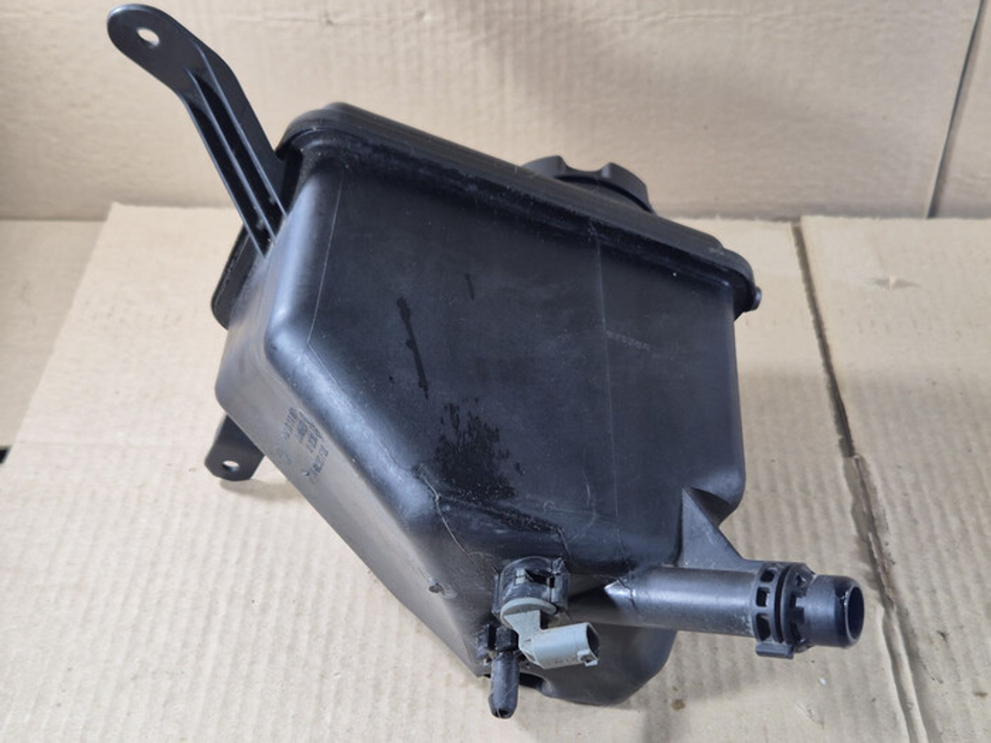 https://ycs.partsauto.market/partsauto-images/thmbs/78ee0fb3787e2dce013ed29fc8a1120c/d85d6eb5b207ef9f378acf3737da6dfa/82aaa0b2932026e01b22a859aed0d5a1.jpg