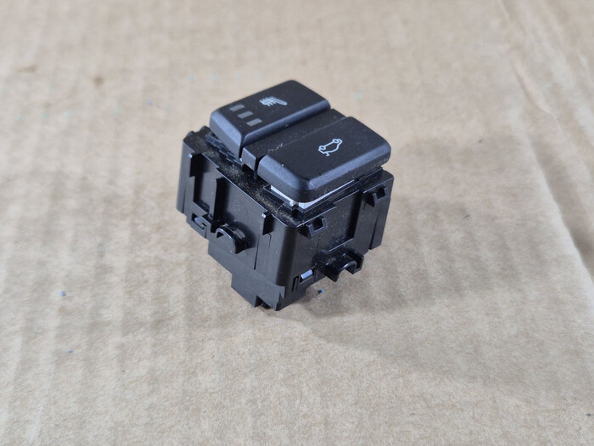 https://ycs.partsauto.market/partsauto-images/thmbs/78ee0fb3787e2dce013ed29fc8a1120c/ec451a90b216f58a70edfa668cb6b7fc/c639db4ceabe7c093cf139d051e30d5c.jpg