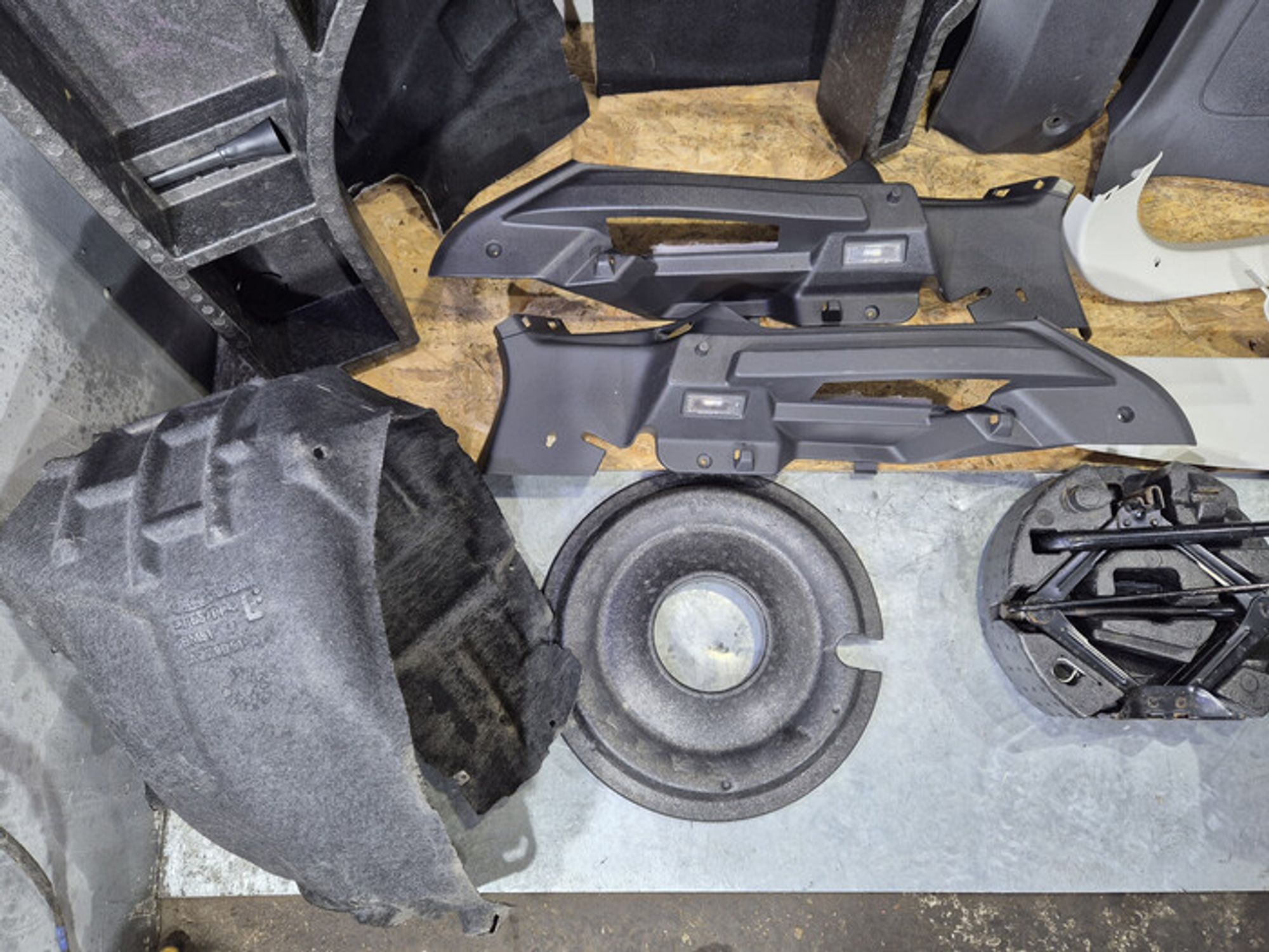 https://ycs.partsauto.market/partsauto-images/thmbs/78ee0fb3787e2dce013ed29fc8a1120c/f0a0ecfd99220ea45d54050077d2fab9/37adeea41c584a3e50c4cf7f566eac0f.jpg