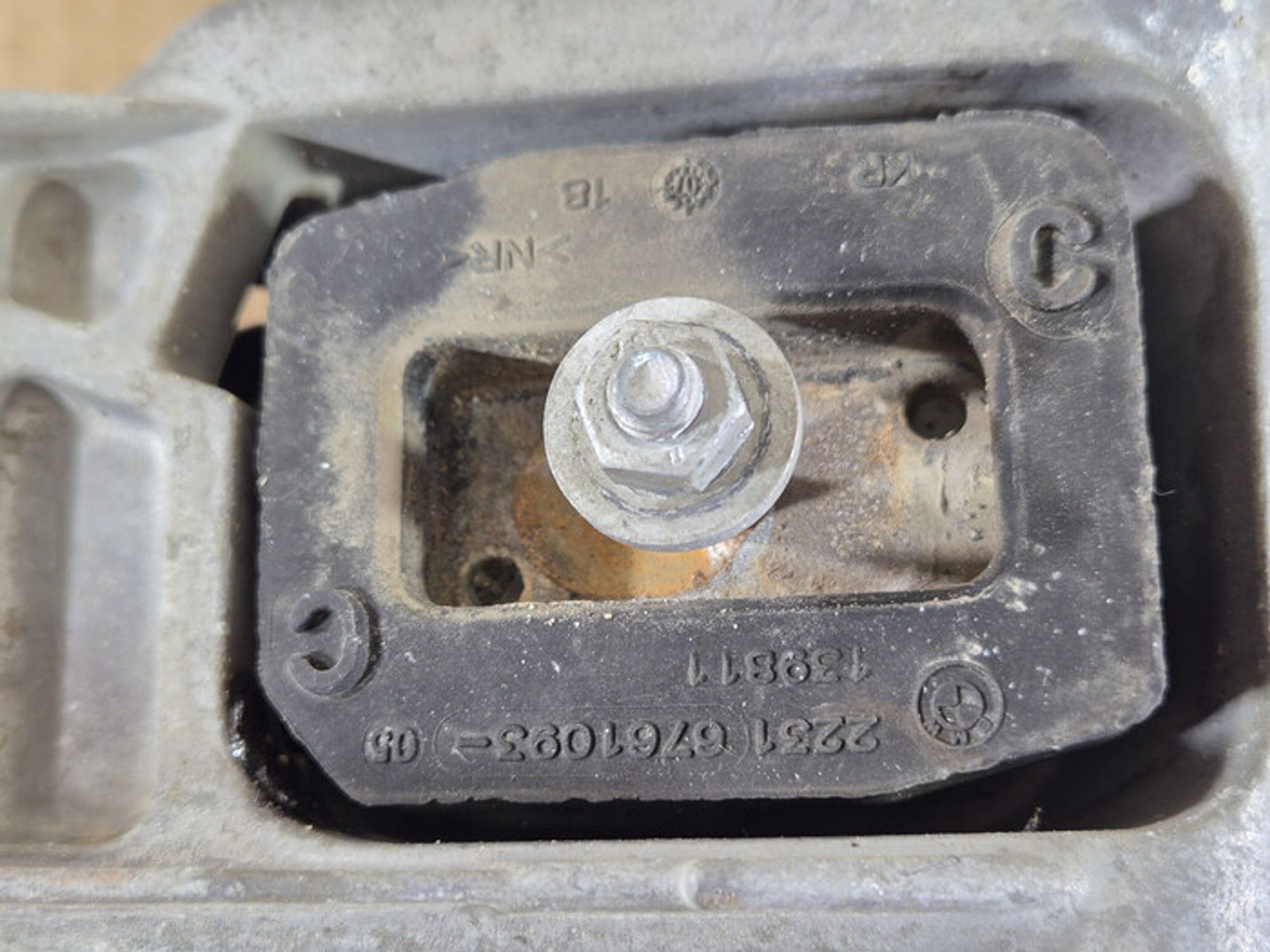 https://ycs.partsauto.market/partsauto-images/thmbs/78ee0fb3787e2dce013ed29fc8a1120c/f8ed37cc8eb65b28b669dcc48091e9dc/8c445df3bdc2dfd49c76eecd7c58017c.jpg