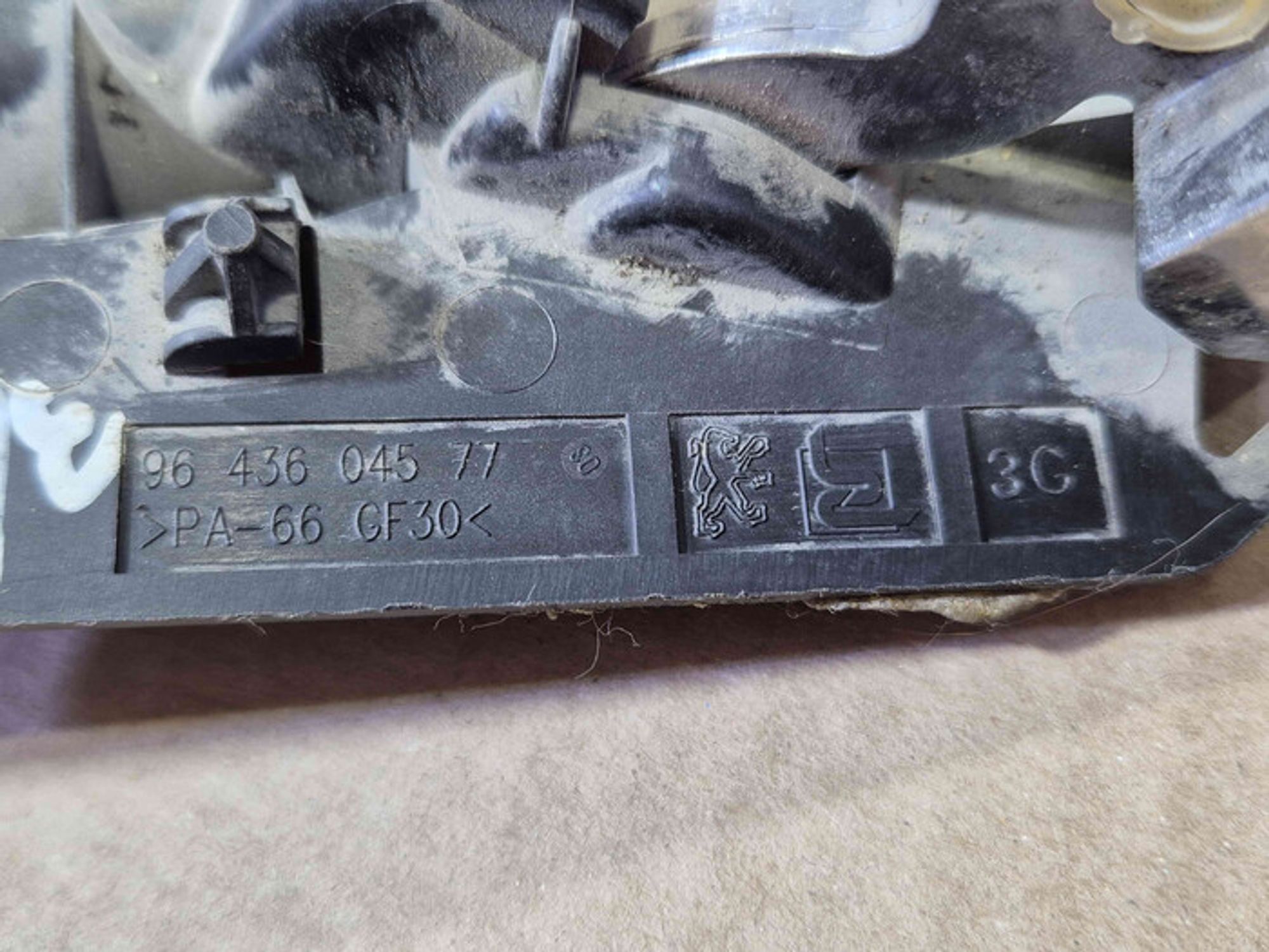 https://ycs.partsauto.market/partsauto-images/thmbs/78ee0fb3787e2dce013ed29fc8a1120c/fc0bcca3bd670209b6966879bce212bc/99831352957527a72419543967bdc7e5.jpg