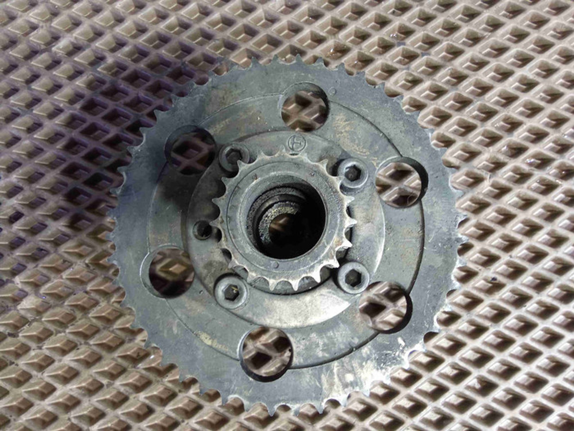 https://ycs.partsauto.market/partsauto-images/thmbs/78ee0fb3787e2dce013ed29fc8a1120c/fe8fd4473c3460fae883de7dff9a22e6/d2f5f44b47885e8fdcae18eeb5e9e73b.jpg