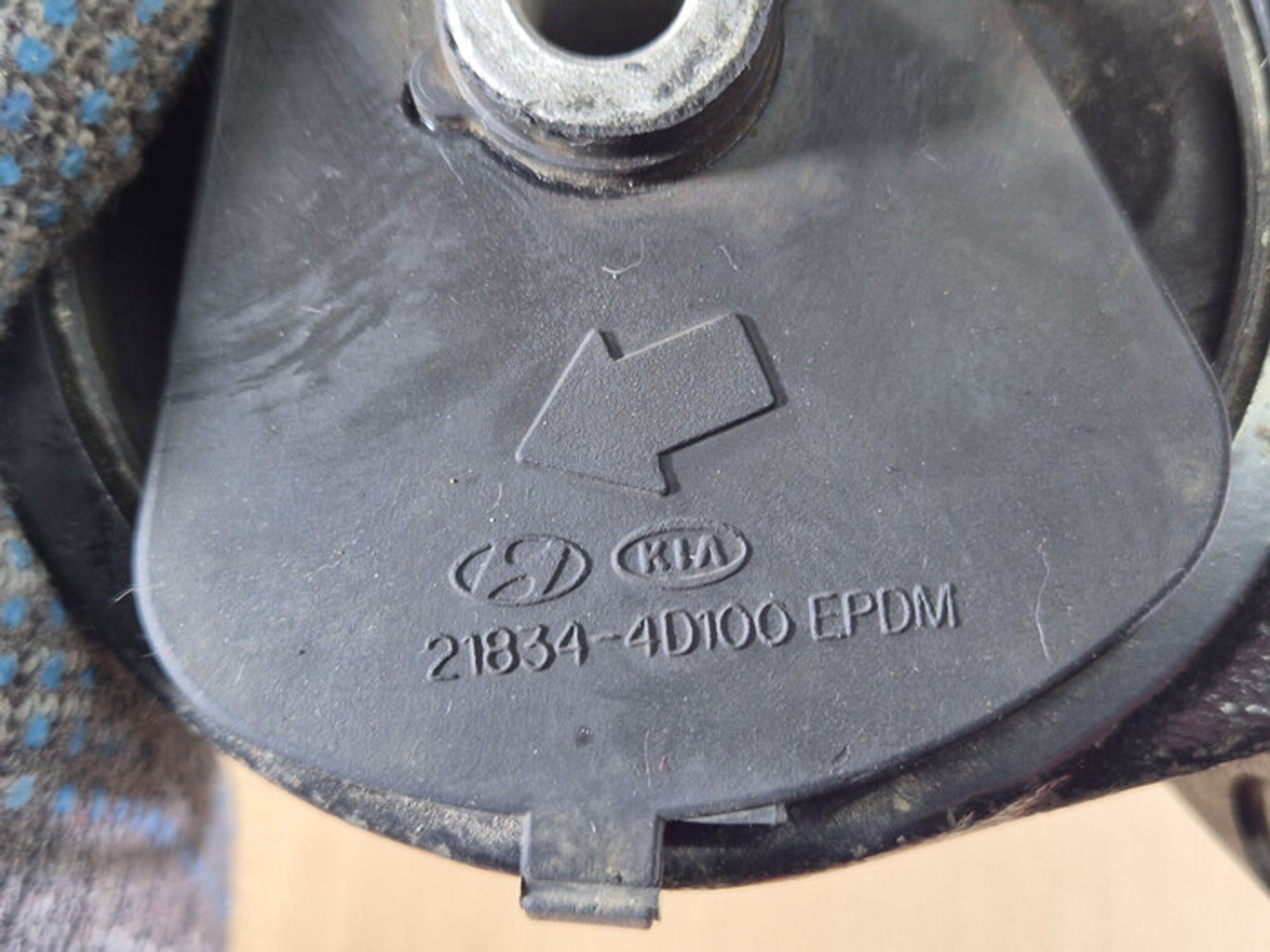 https://ycs.partsauto.market/partsauto-images/thmbs/78ee0fb3787e2dce013ed29fc8a1120c/fec2fd2d29b2ea80181b4d4da1d2213a/c300cf3d59bb7757bd48f49bf7c407f2.jpg