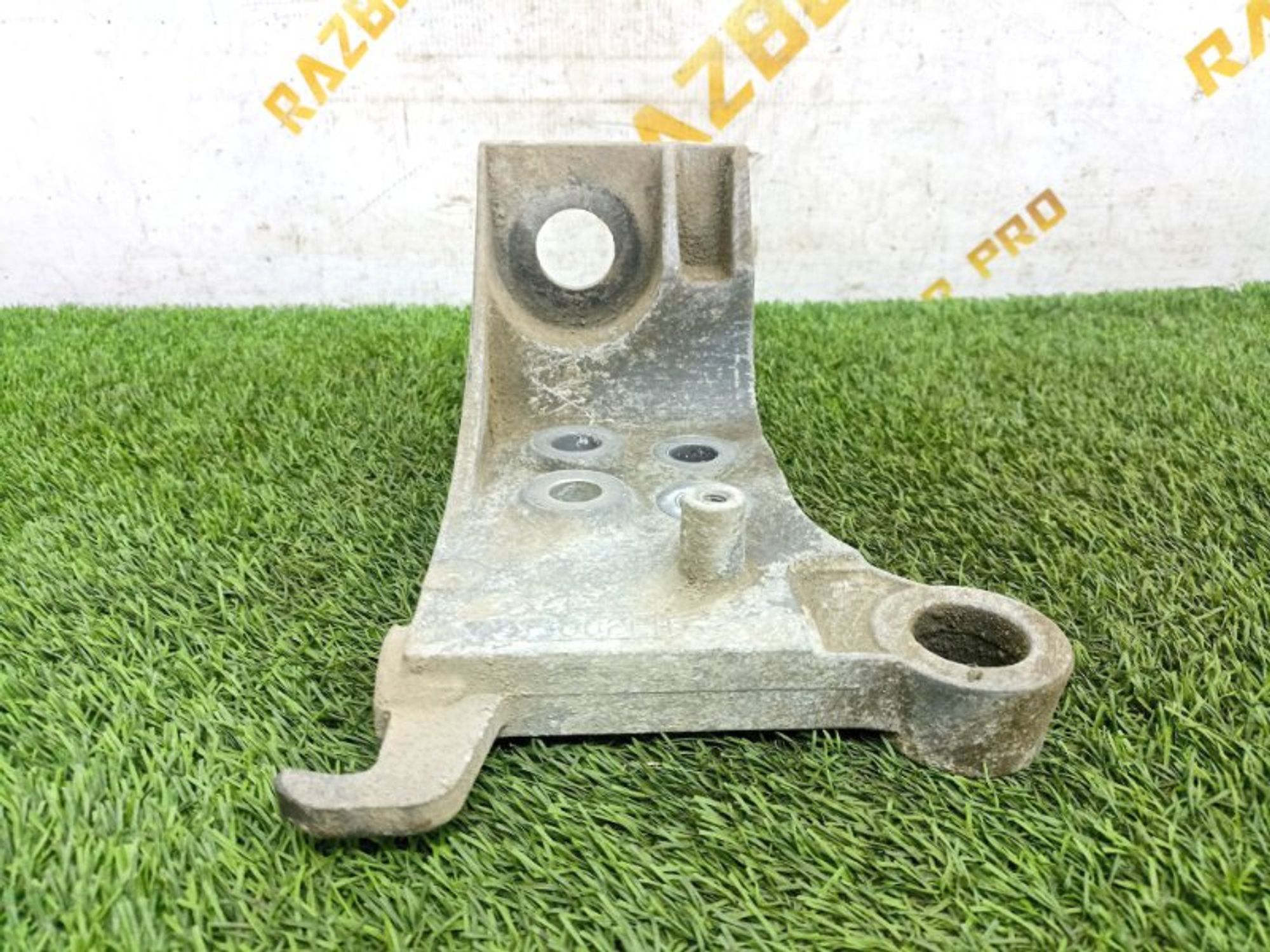 https://ycs.partsauto.market/partsauto-images/thmbs/810a4be2715b5abf25a0bfa7a577948e/3576e8f017a1435180660822891484e5/6557cfd56f0f0d271372c50e876b3db7.jpg