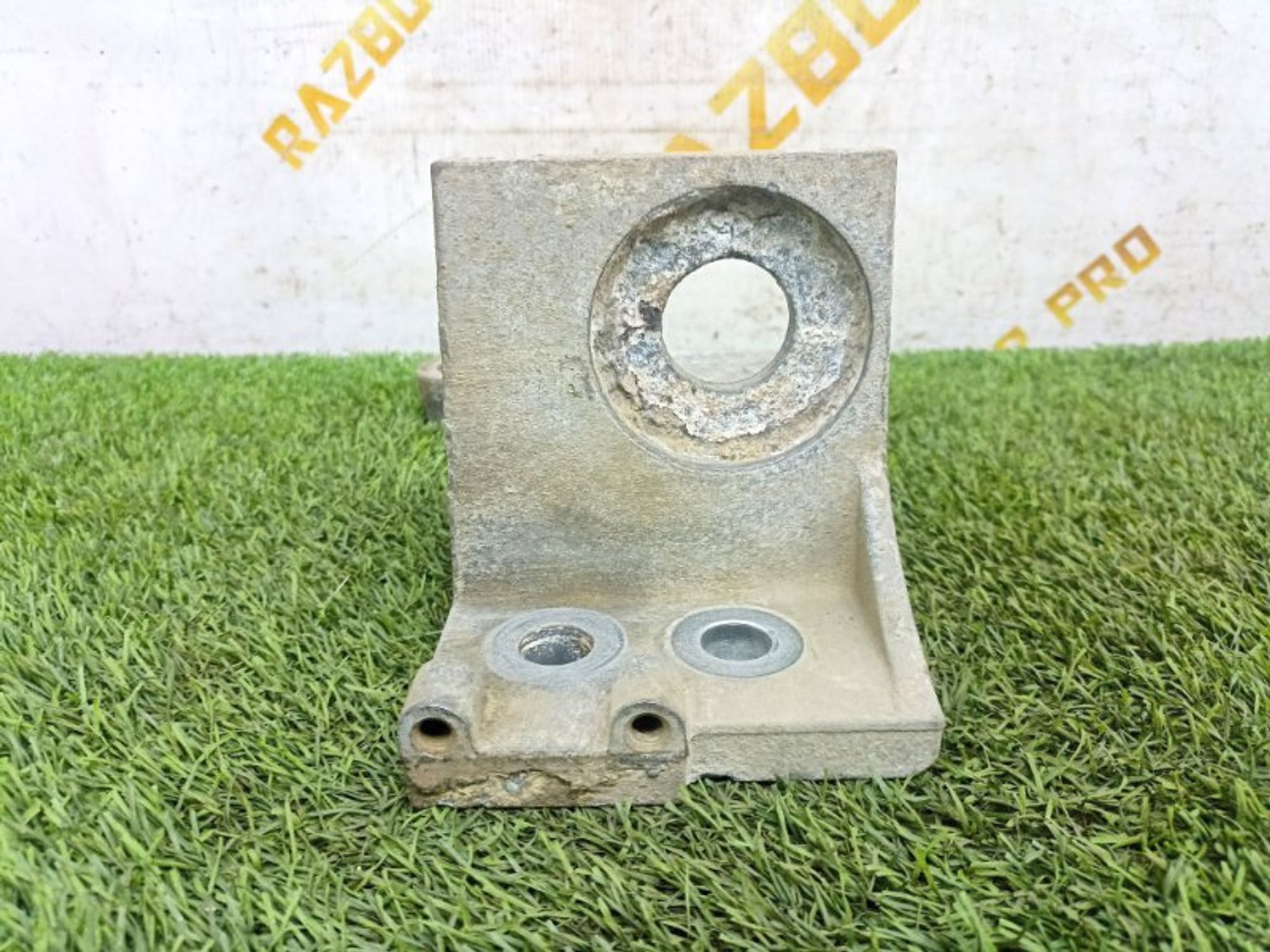 https://ycs.partsauto.market/partsauto-images/thmbs/810a4be2715b5abf25a0bfa7a577948e/3576e8f017a1435180660822891484e5/6ae0a691d6e37718cdf394177e2c6f6a.jpg