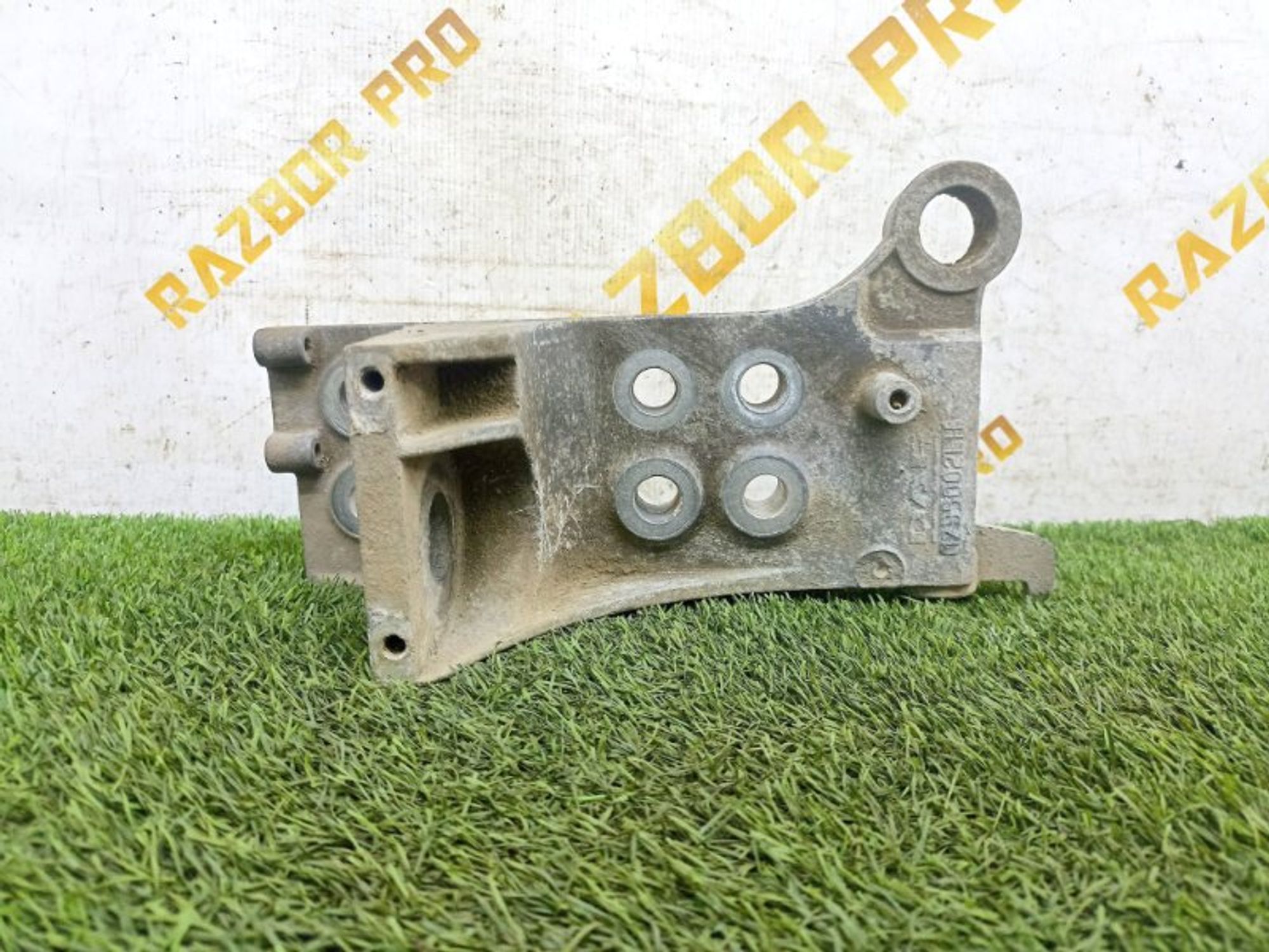 https://ycs.partsauto.market/partsauto-images/thmbs/810a4be2715b5abf25a0bfa7a577948e/3576e8f017a1435180660822891484e5/a259e901eb7c2f3c069fa711265741a8.jpg