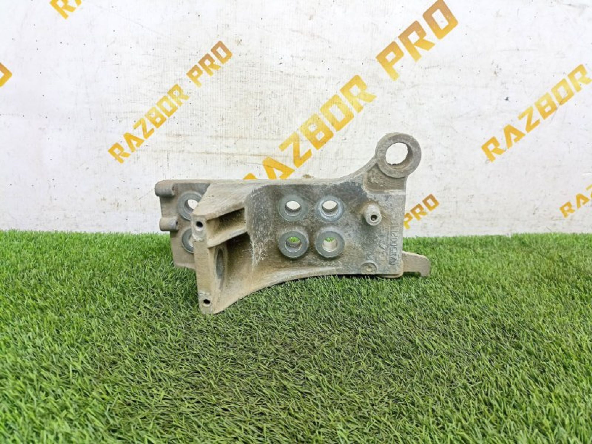 https://ycs.partsauto.market/partsauto-images/thmbs/810a4be2715b5abf25a0bfa7a577948e/3576e8f017a1435180660822891484e5/ba032d78c4881d3939281a19b2fb67dd.jpg