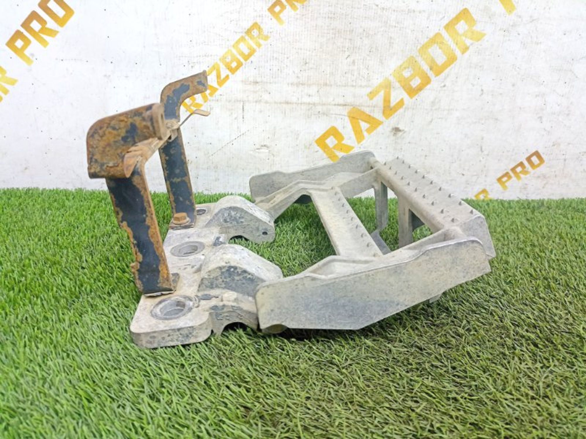 https://ycs.partsauto.market/partsauto-images/thmbs/810a4be2715b5abf25a0bfa7a577948e/70be1f1faedb4716892552260accc436/0eb198c5ab64b3d1d72b2e3632de66a3.jpg