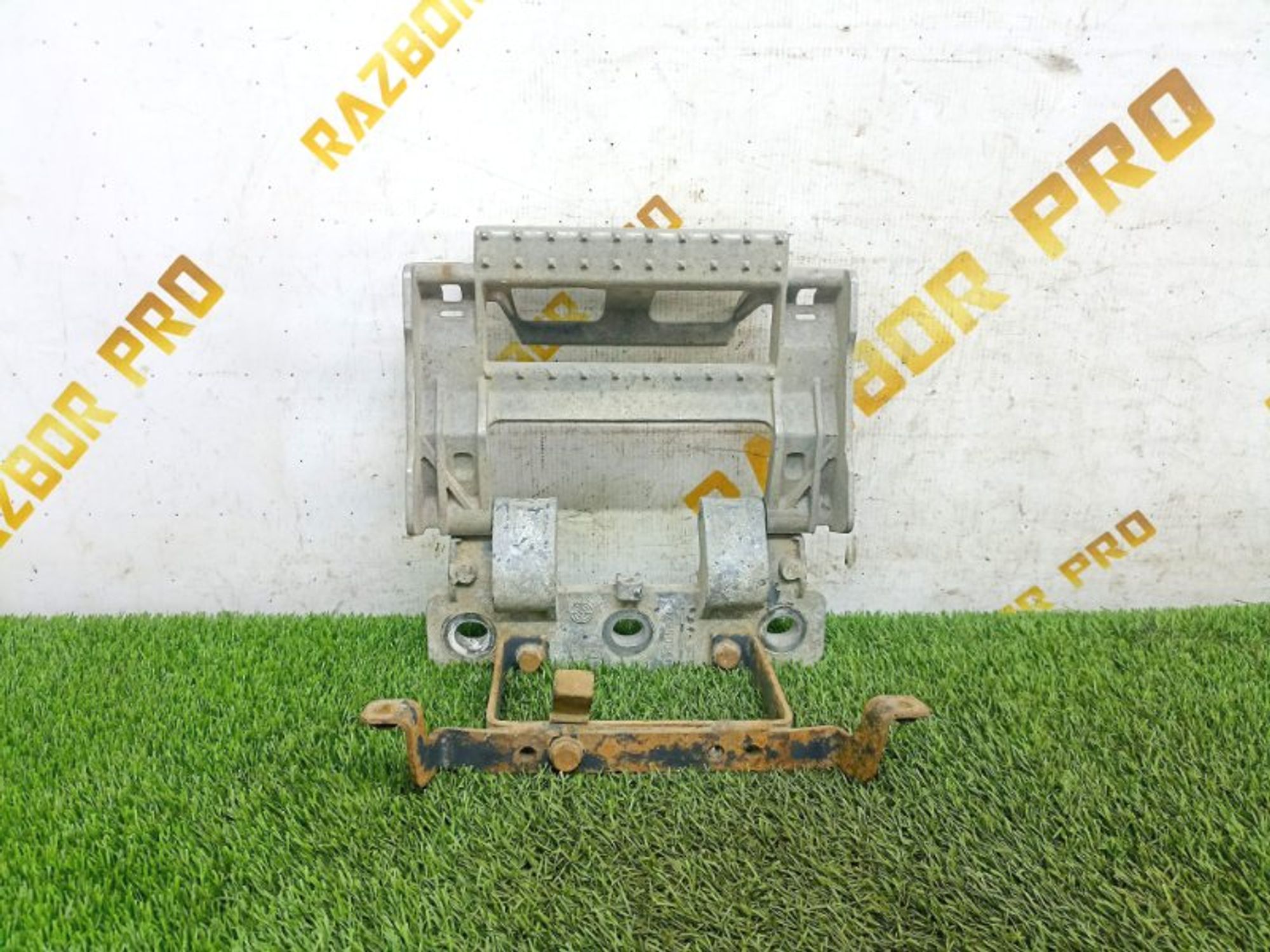 https://ycs.partsauto.market/partsauto-images/thmbs/810a4be2715b5abf25a0bfa7a577948e/70be1f1faedb4716892552260accc436/3ba04d1961a3cc05fc378038ee674f21.jpg