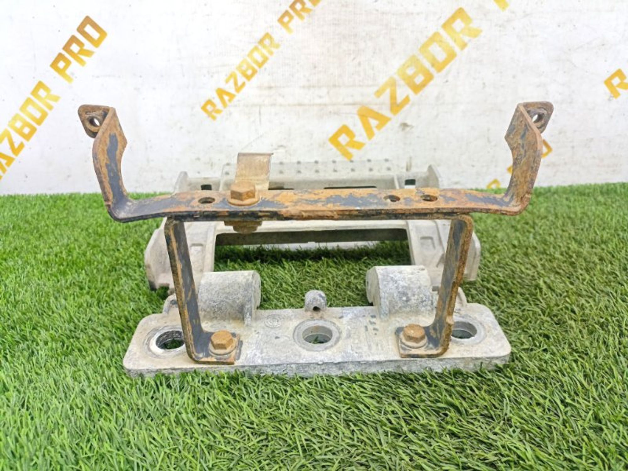 https://ycs.partsauto.market/partsauto-images/thmbs/810a4be2715b5abf25a0bfa7a577948e/70be1f1faedb4716892552260accc436/e4268a87864dbbecdd97a6650aa89671.jpg