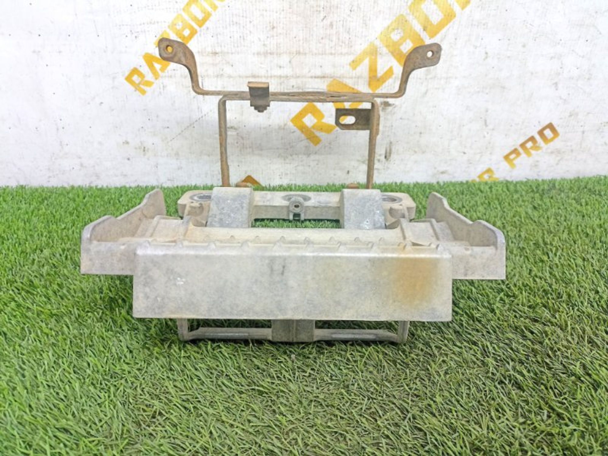 https://ycs.partsauto.market/partsauto-images/thmbs/810a4be2715b5abf25a0bfa7a577948e/aa19e847252ce7f08fb0e28c5d5f0e34/98e44213816e9fb2e81a7184c431954b.jpg