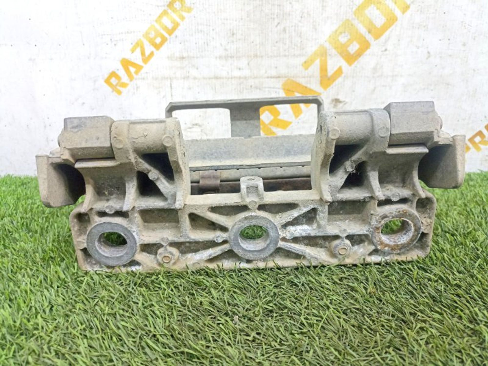 https://ycs.partsauto.market/partsauto-images/thmbs/810a4be2715b5abf25a0bfa7a577948e/aa19e847252ce7f08fb0e28c5d5f0e34/bc869f1dddb7f00040c494b72ea97d01.jpg