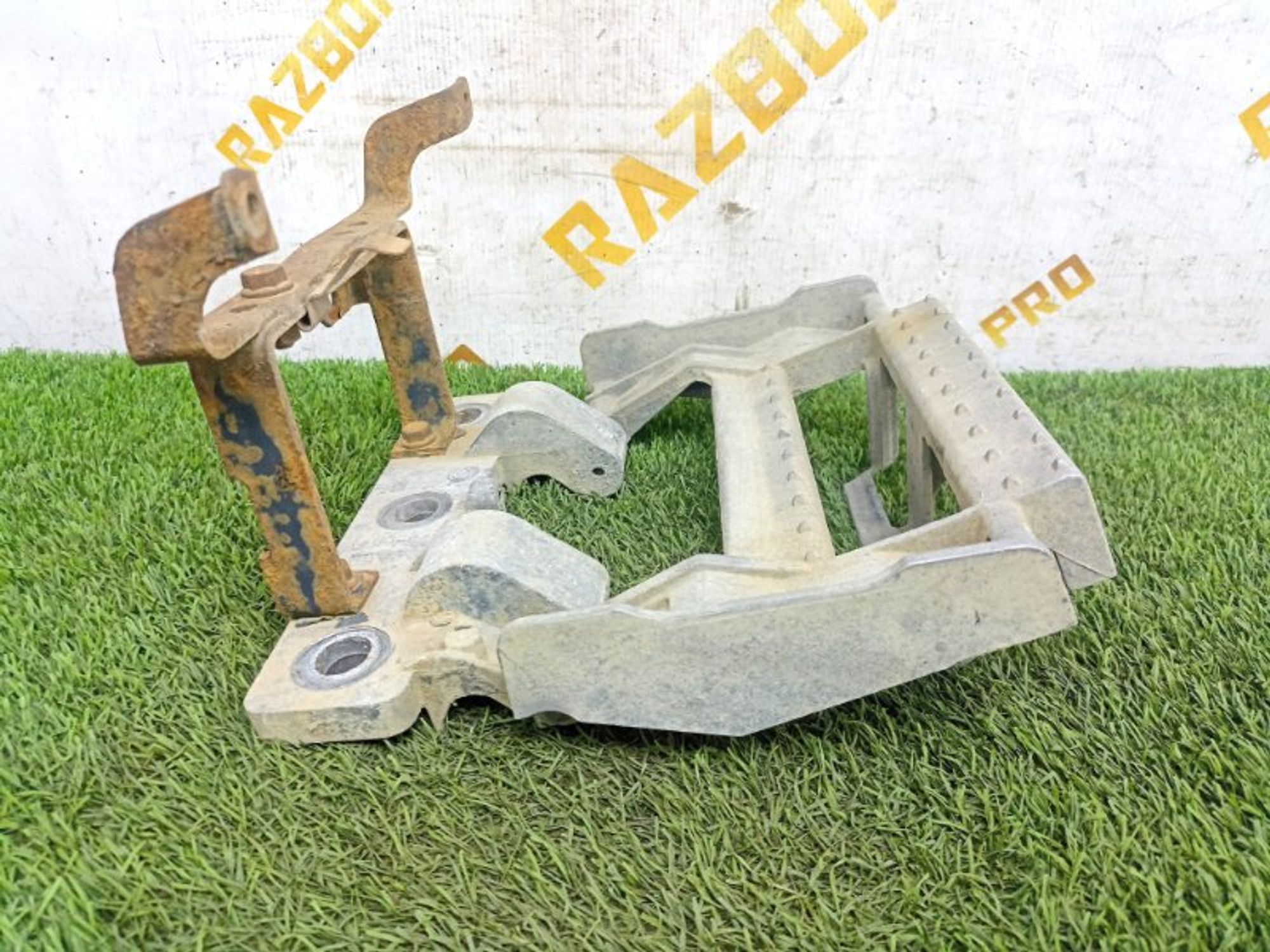 https://ycs.partsauto.market/partsauto-images/thmbs/810a4be2715b5abf25a0bfa7a577948e/aa19e847252ce7f08fb0e28c5d5f0e34/fc2060dd072087301111a4f03b3d9280.jpg