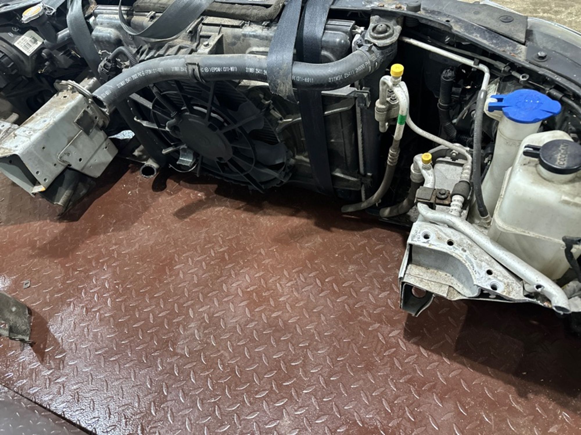 https://ycs.partsauto.market/partsauto-images/thmbs/84e14ca707935ccb1ed00cae054931e6/7f88ed3c0fe7a46a2bdc24e046c87e04/393a15bfd29b4976fd2089d76d0c6bbf.jpg