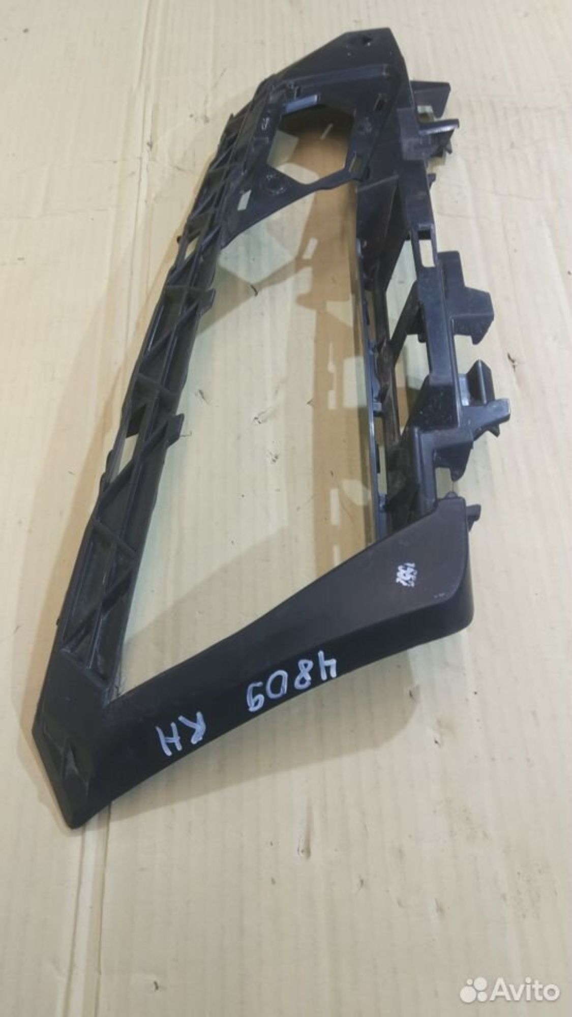 Кронштейн переднего бампера правый Skoda Kodiaq, 500 рублей, Уфа