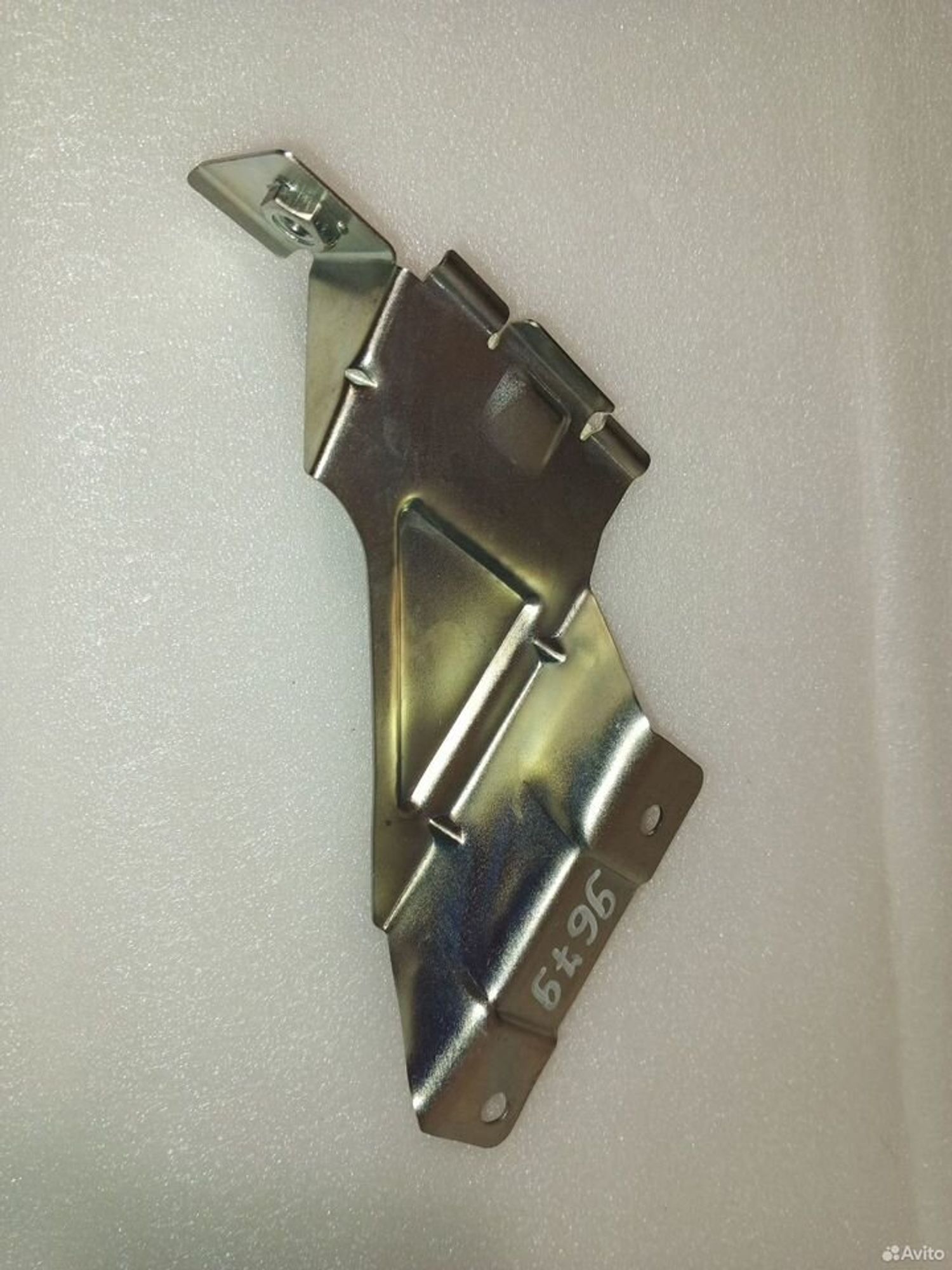 Кронштейн решетки радиатора ваз 1118 нижний правый, 1000 рублей, Уфа