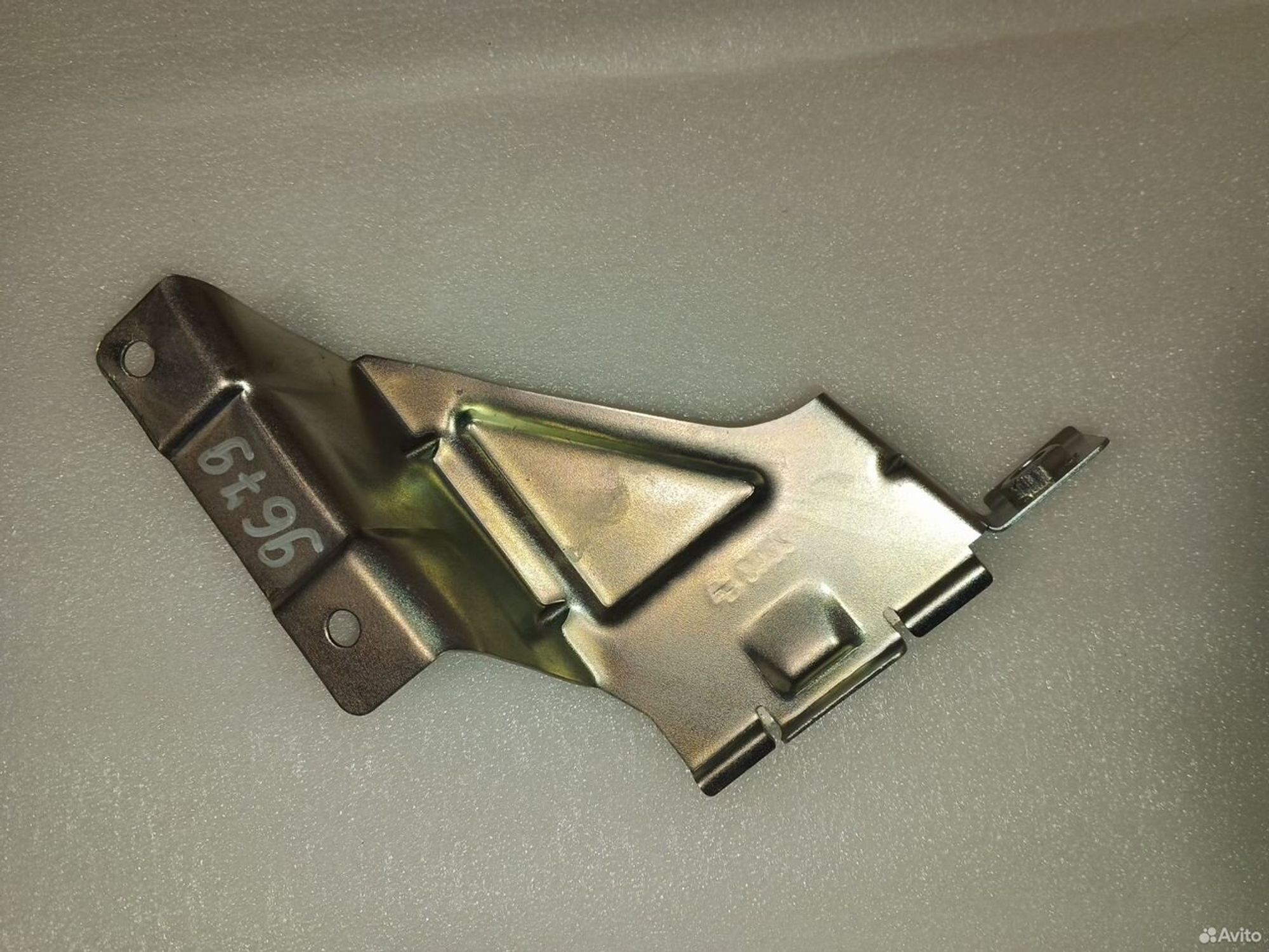 Кронштейн решетки радиатора ваз 1118 нижний правый, 1000 рублей, Уфа