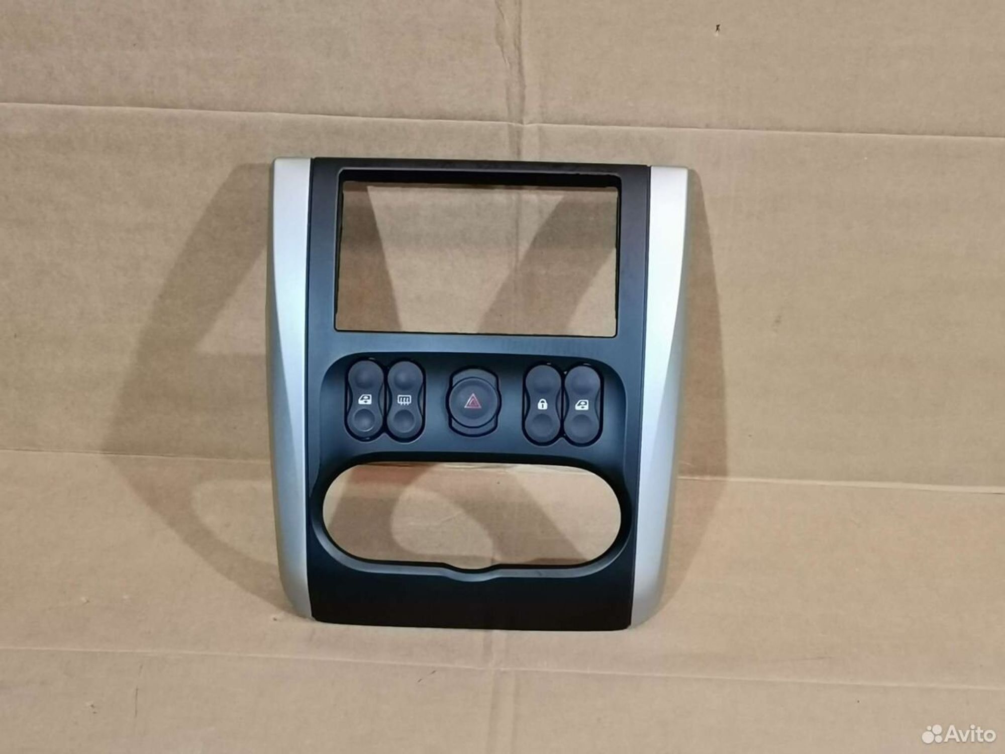 Накладка на консоль Nissan Almera 682604AA0A, 3000 рублей, Уфа