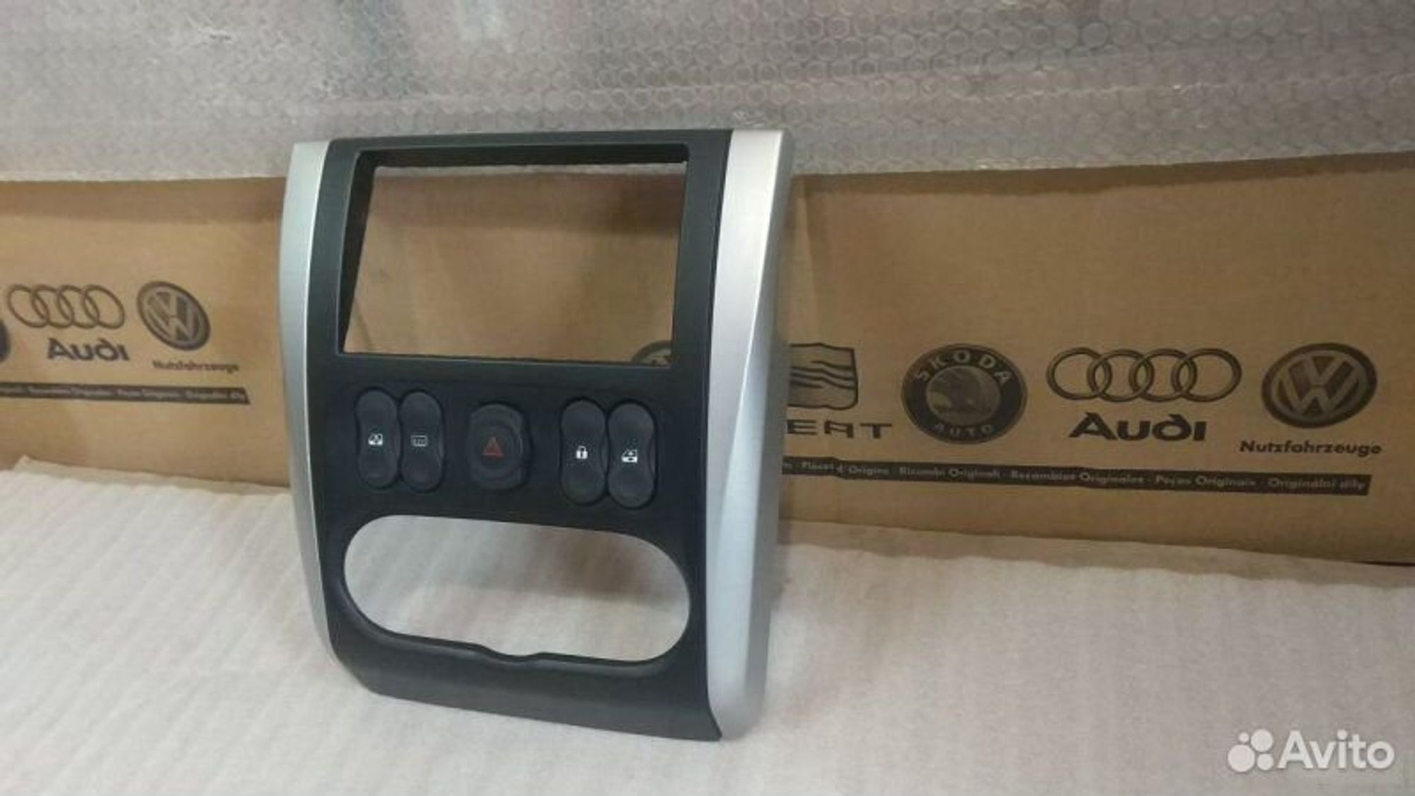 Накладка на консоль Nissan Almera 682604AA0A, 3000 рублей, Уфа