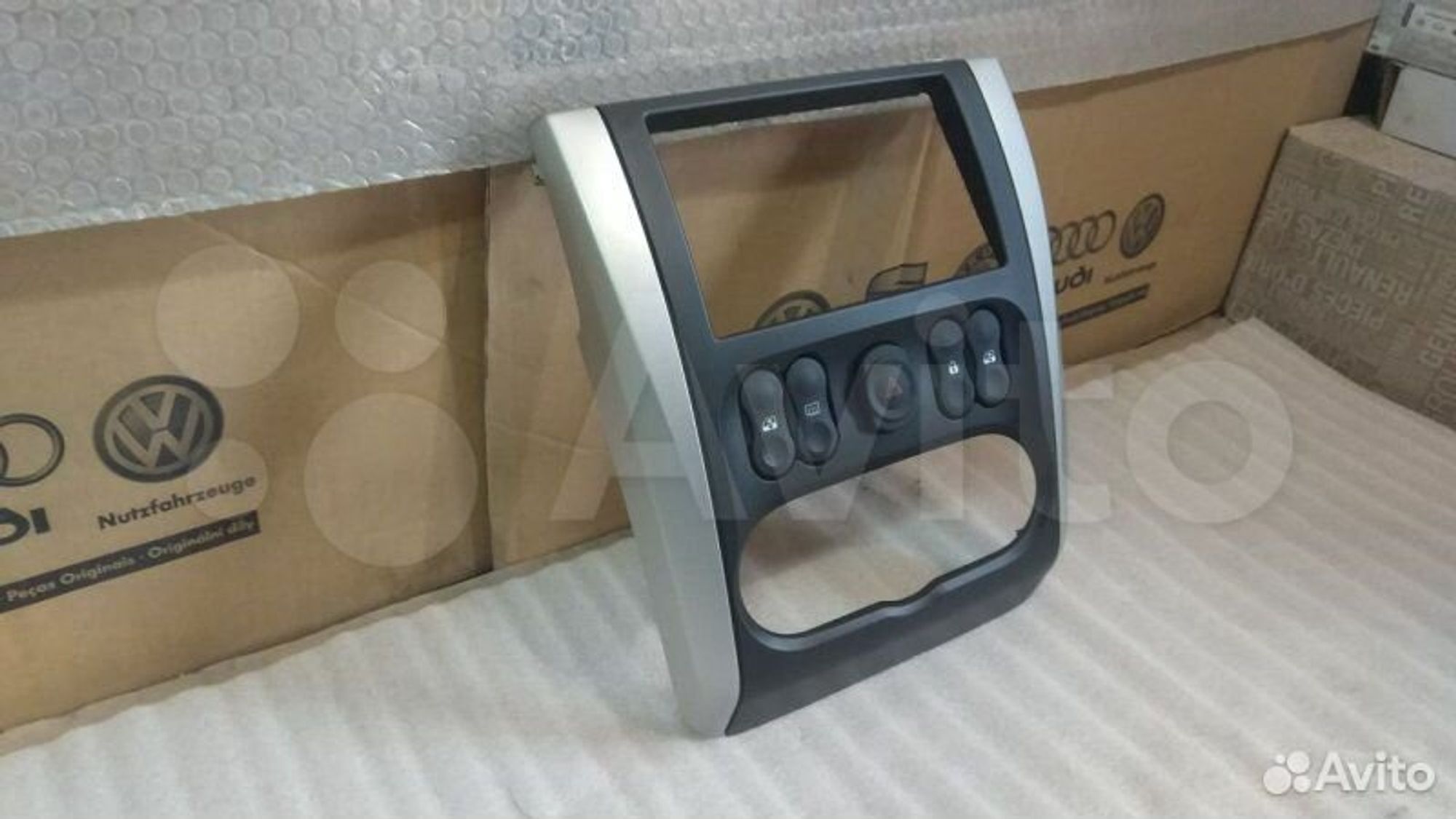 Накладка на консоль Nissan Almera 682604AA0A, 3000 рублей, Уфа