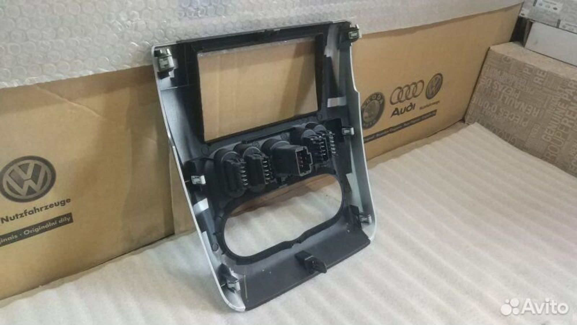 Накладка на консоль Nissan Almera 682604AA0A, 3000 рублей, Уфа