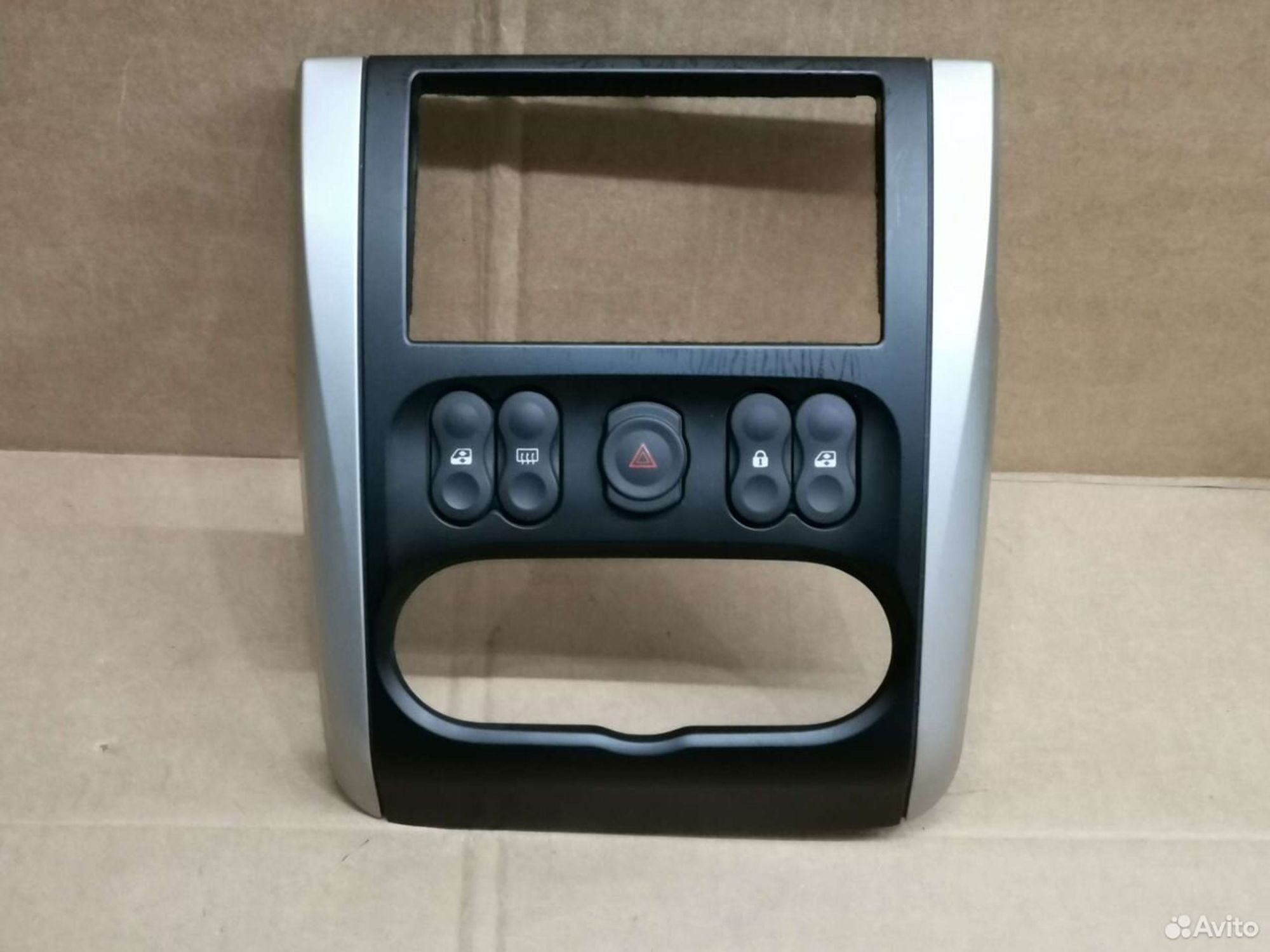 Накладка на консоль Nissan Almera 682604AA0A, 3000 рублей, Уфа