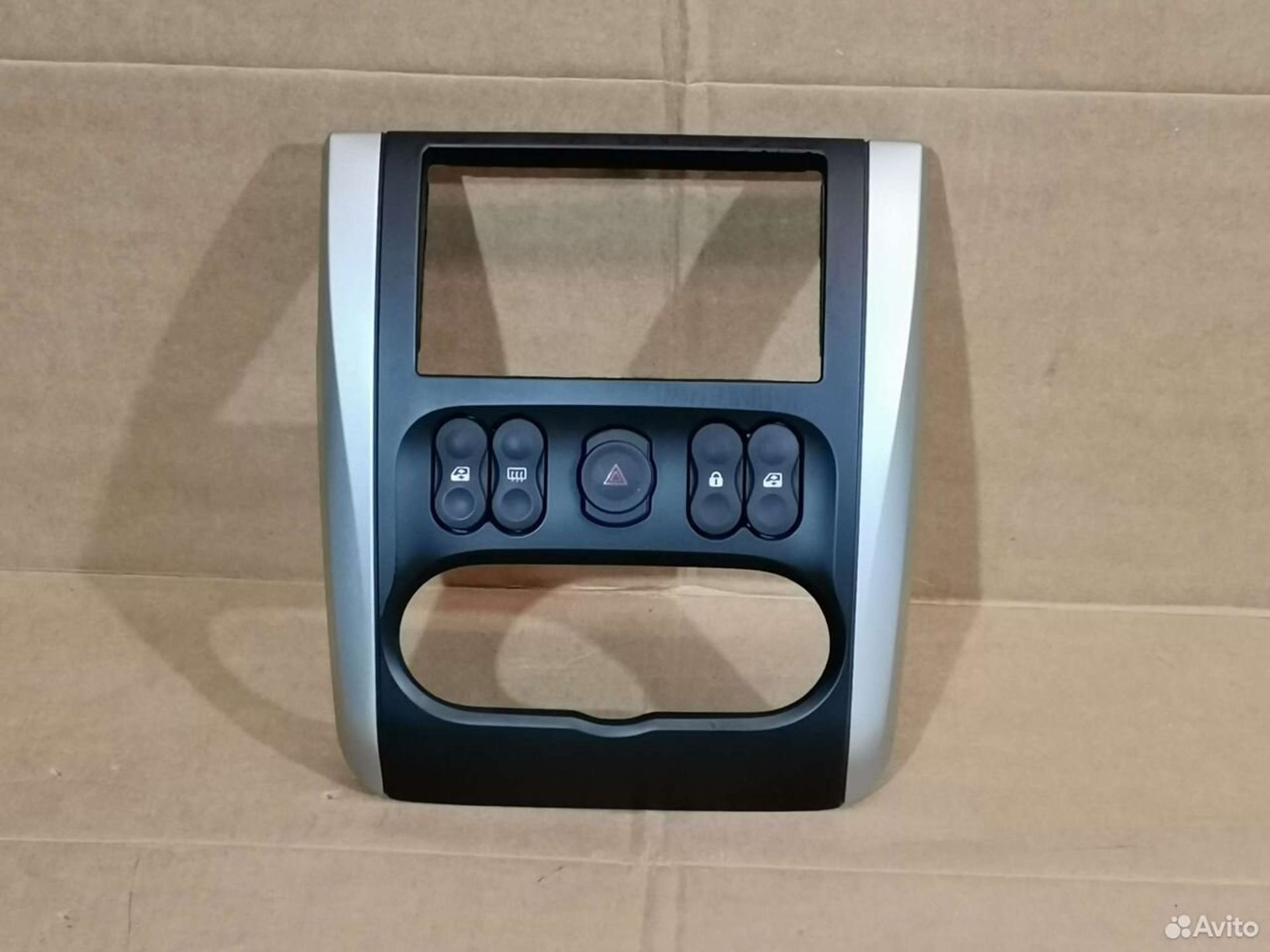 Накладка на консоль Nissan Almera 682604AA0A, 3000 рублей, Уфа