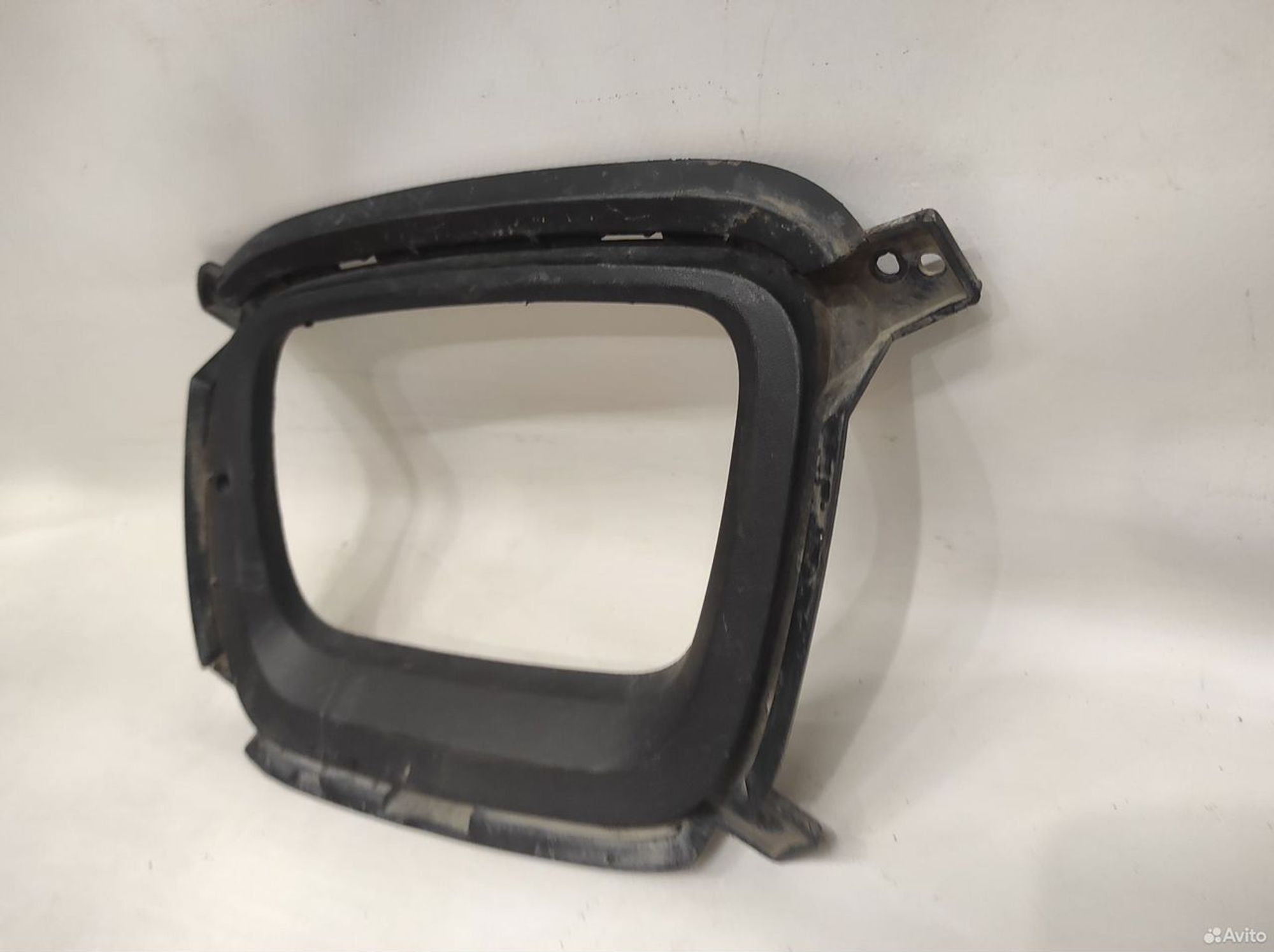 Рамка правой противотуманной фары Kia Sorento 2, 600 рублей, Уфа