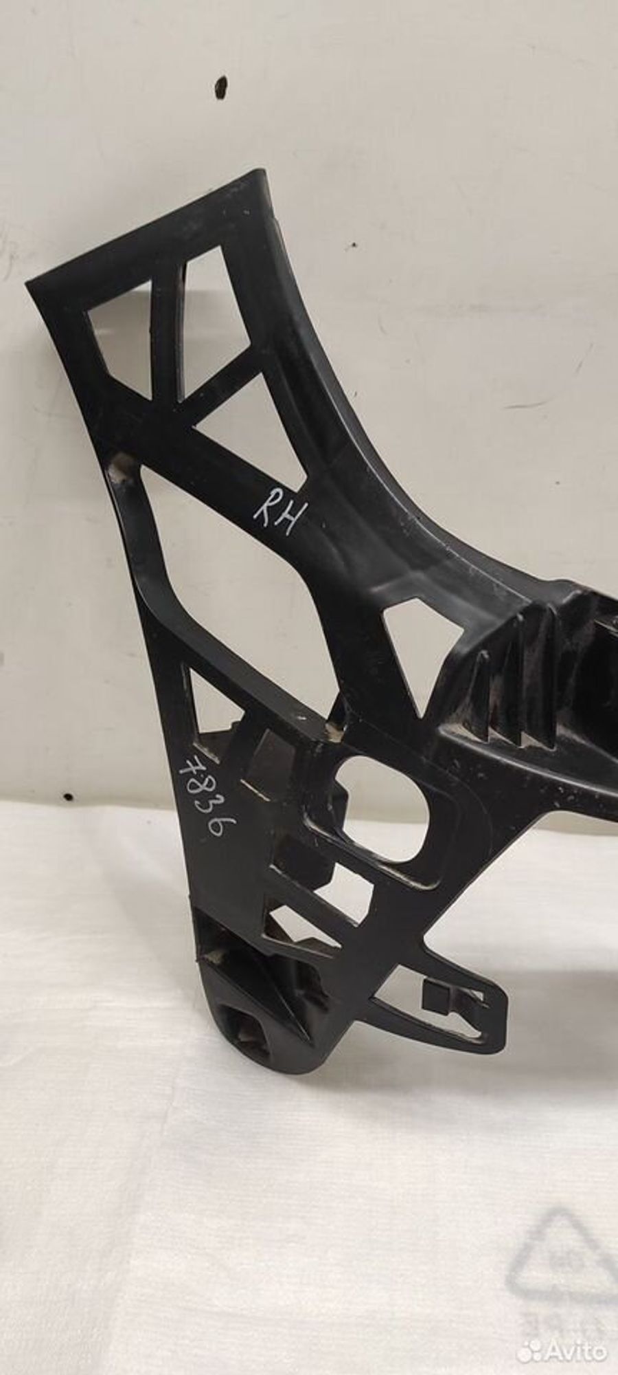 Кронштейн переднего бампера Мerсеdеs Е 212, 2000 рублей, Уфа