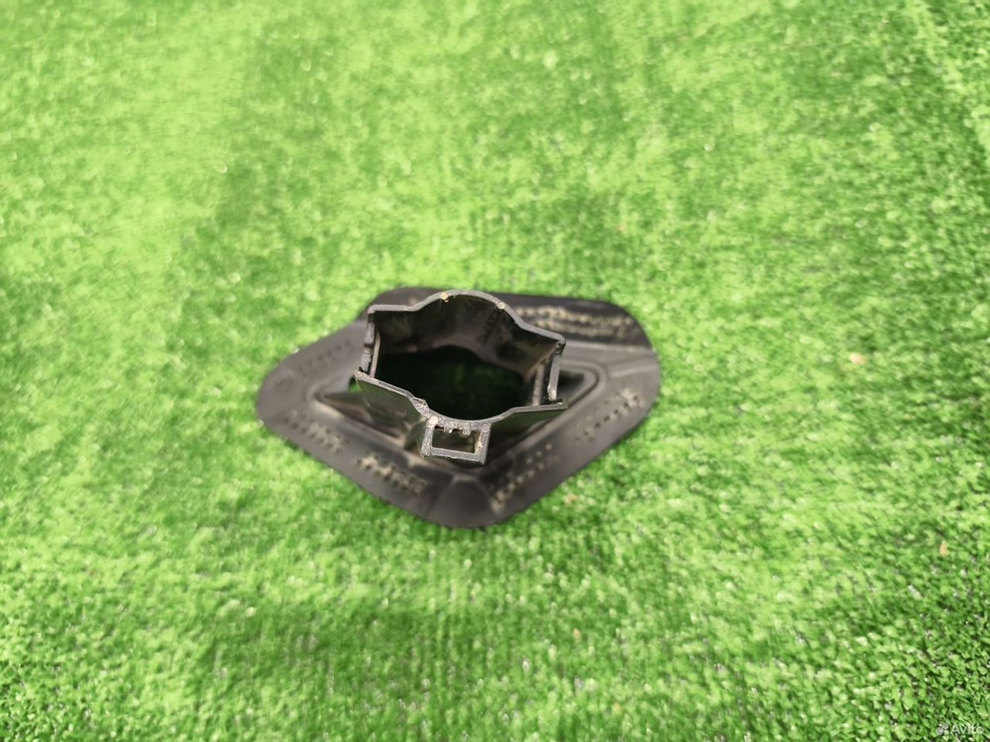 Кронштейн форсунки омывателя прав Skoda Superb 3, 1250 рублей, Уфа