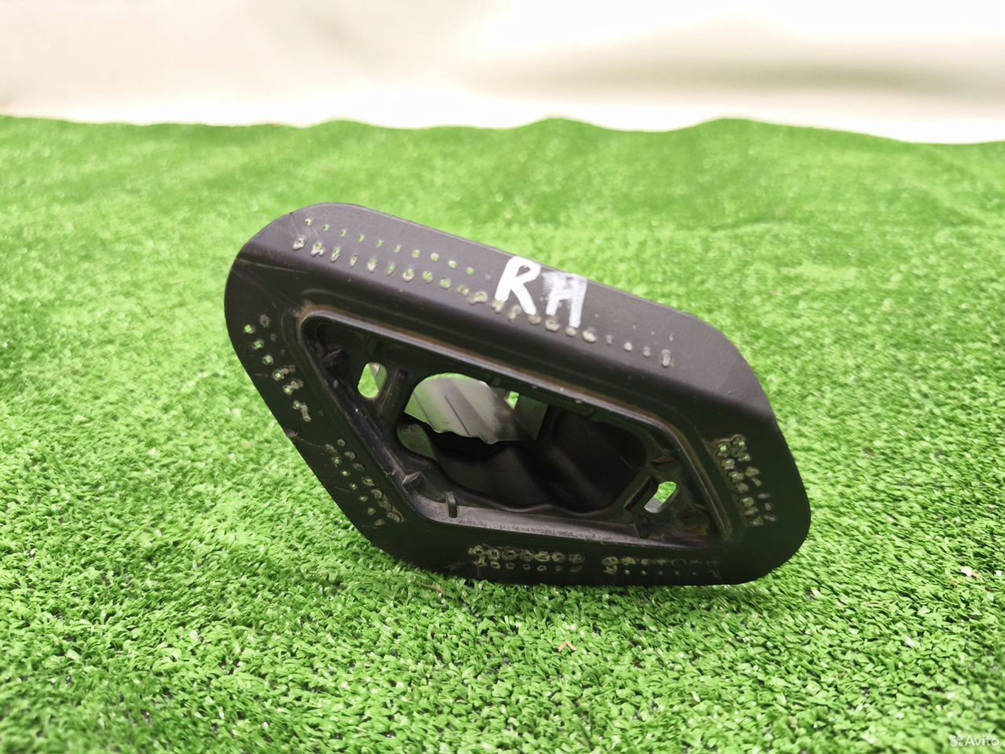 Кронштейн форсунки омывателя прав Skoda Superb 3, 1250 рублей, Уфа