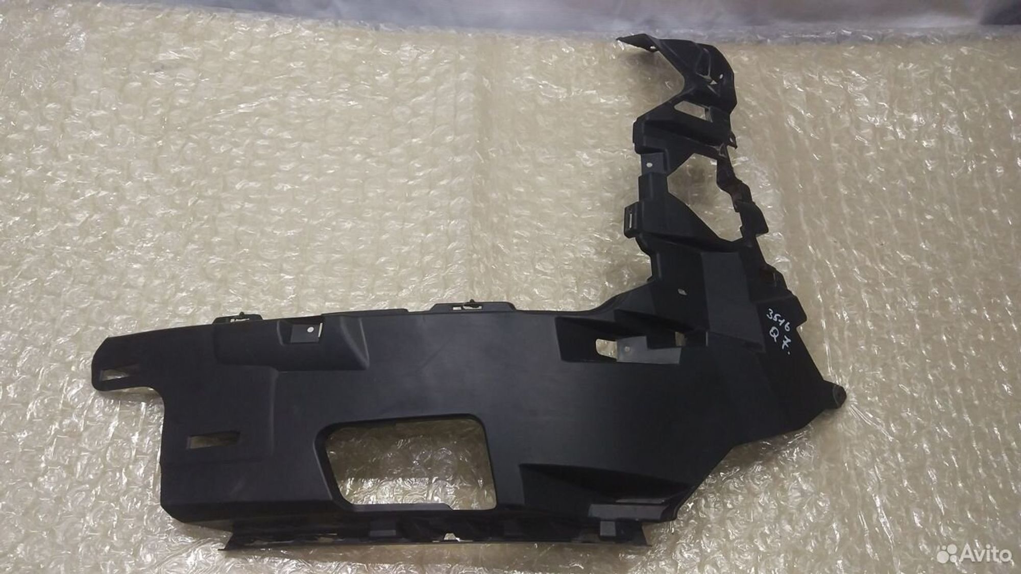 Кронштейн переднего бампера правый Audi Q7, 2000 рублей, Уфа