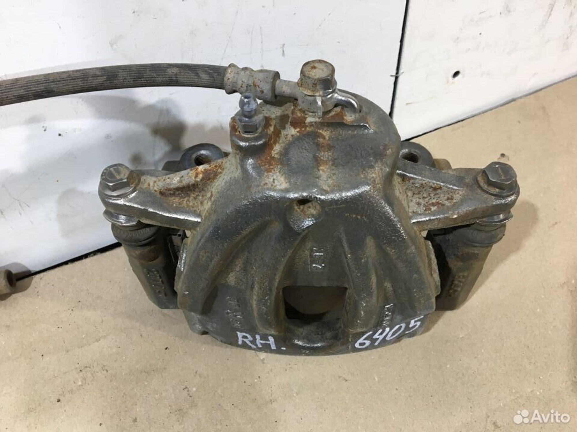 Суппорт передний правый Toyota Avensis T-250, 3200 рублей, Уфа