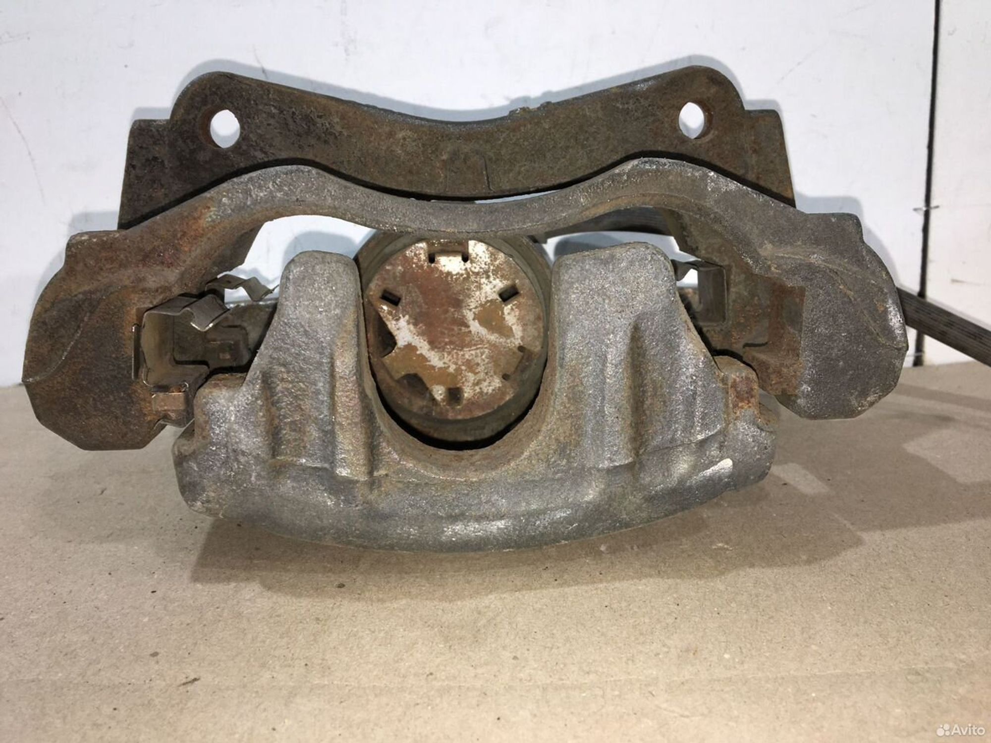 Суппорт передний правый Toyota Avensis T-250, 3200 рублей, Уфа