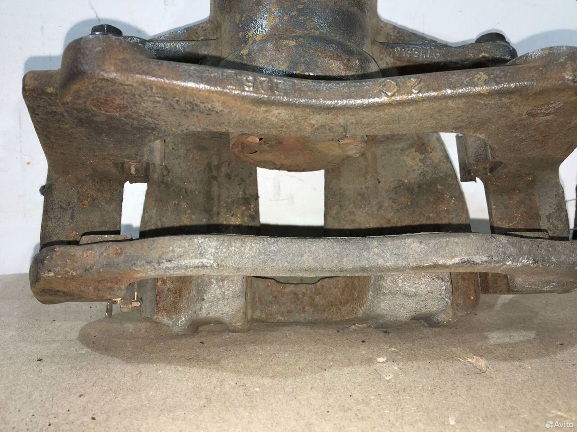 Суппорт передний правый Toyota Avensis T-250, 3200 рублей, Уфа