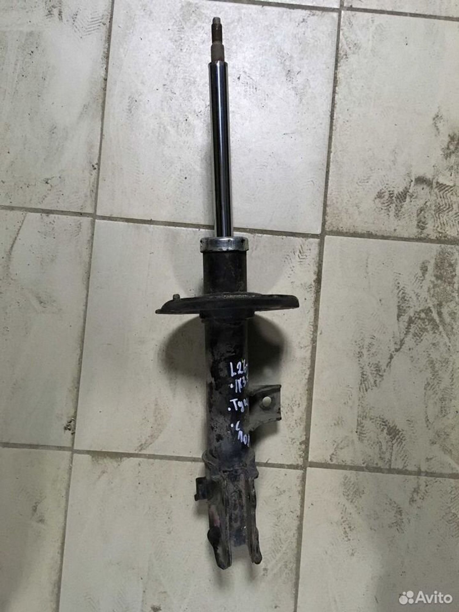 Амортизатор передний правый Kia Sportage III, 1000 рублей, Тамбов