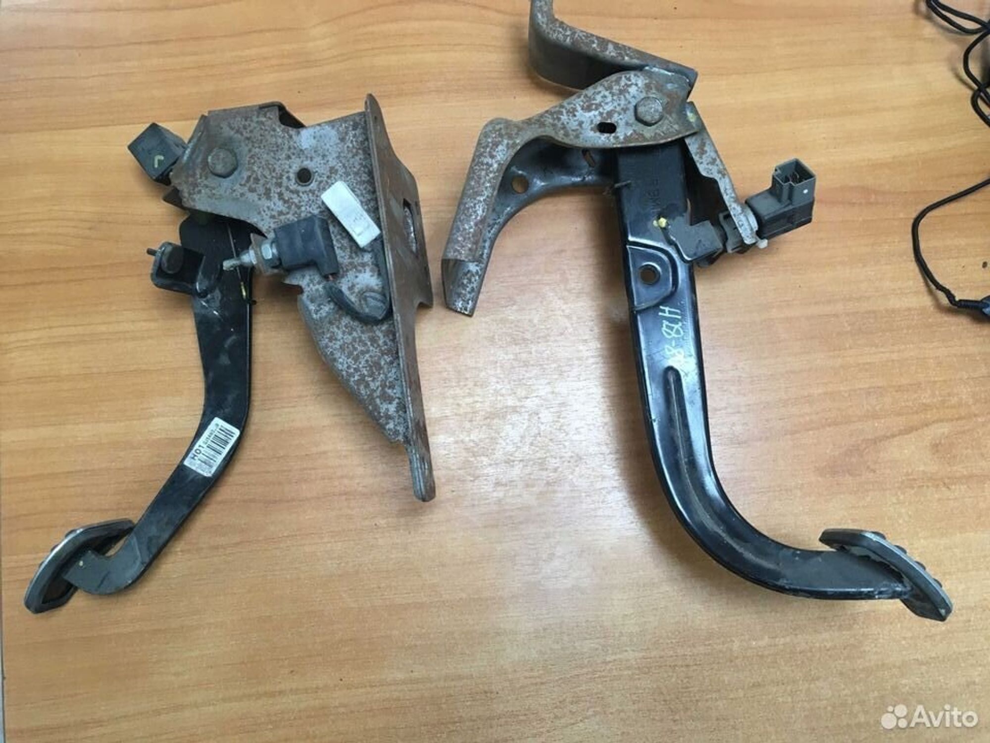 Педаль тормоза и сцепления Solaris I/Rio III, 500 рублей, Тамбов