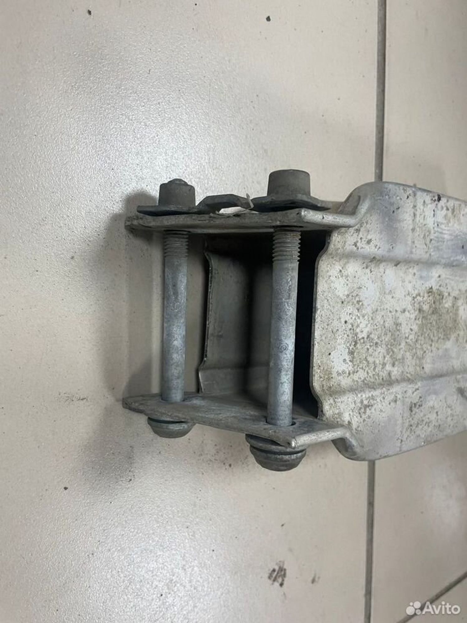 Кронштейн усилителя правый Mercedes W204, 1200 рублей, Тамбов