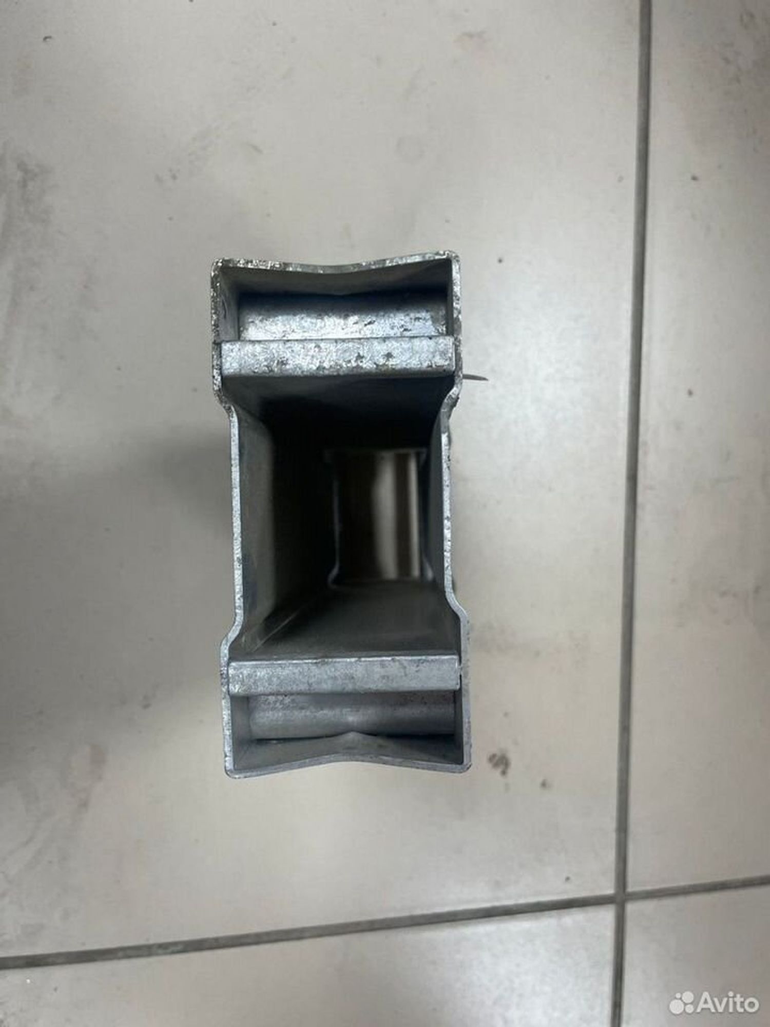 Кронштейн усилителя правый Mercedes W204, 1200 рублей, Тамбов