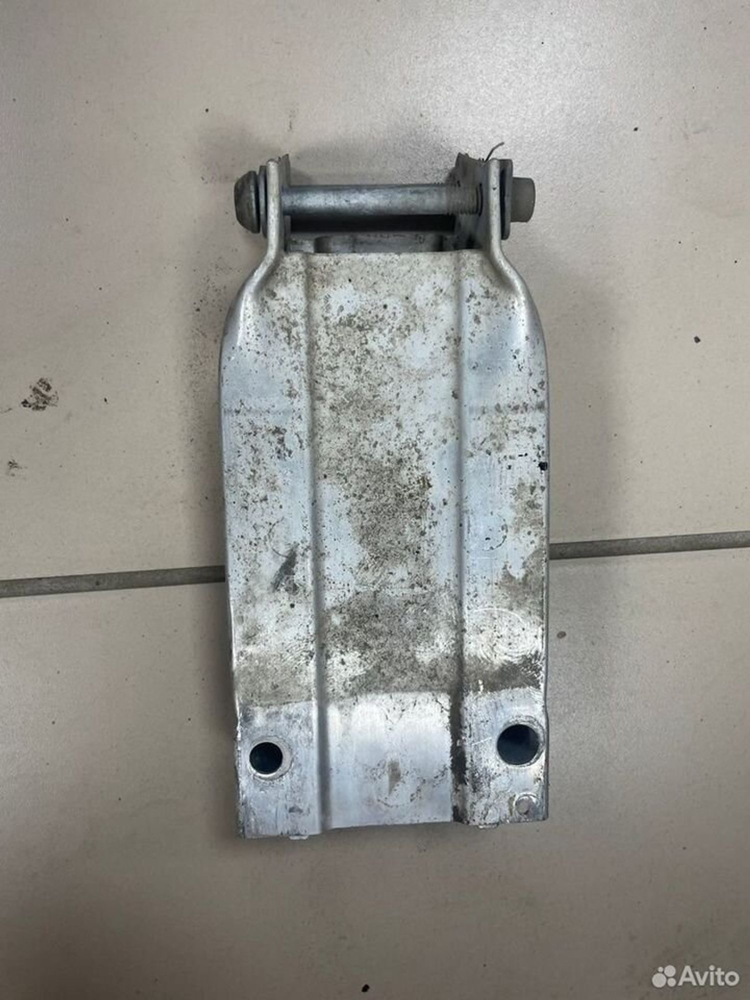 Кронштейн усилителя правый Mercedes W204, 1200 рублей, Тамбов