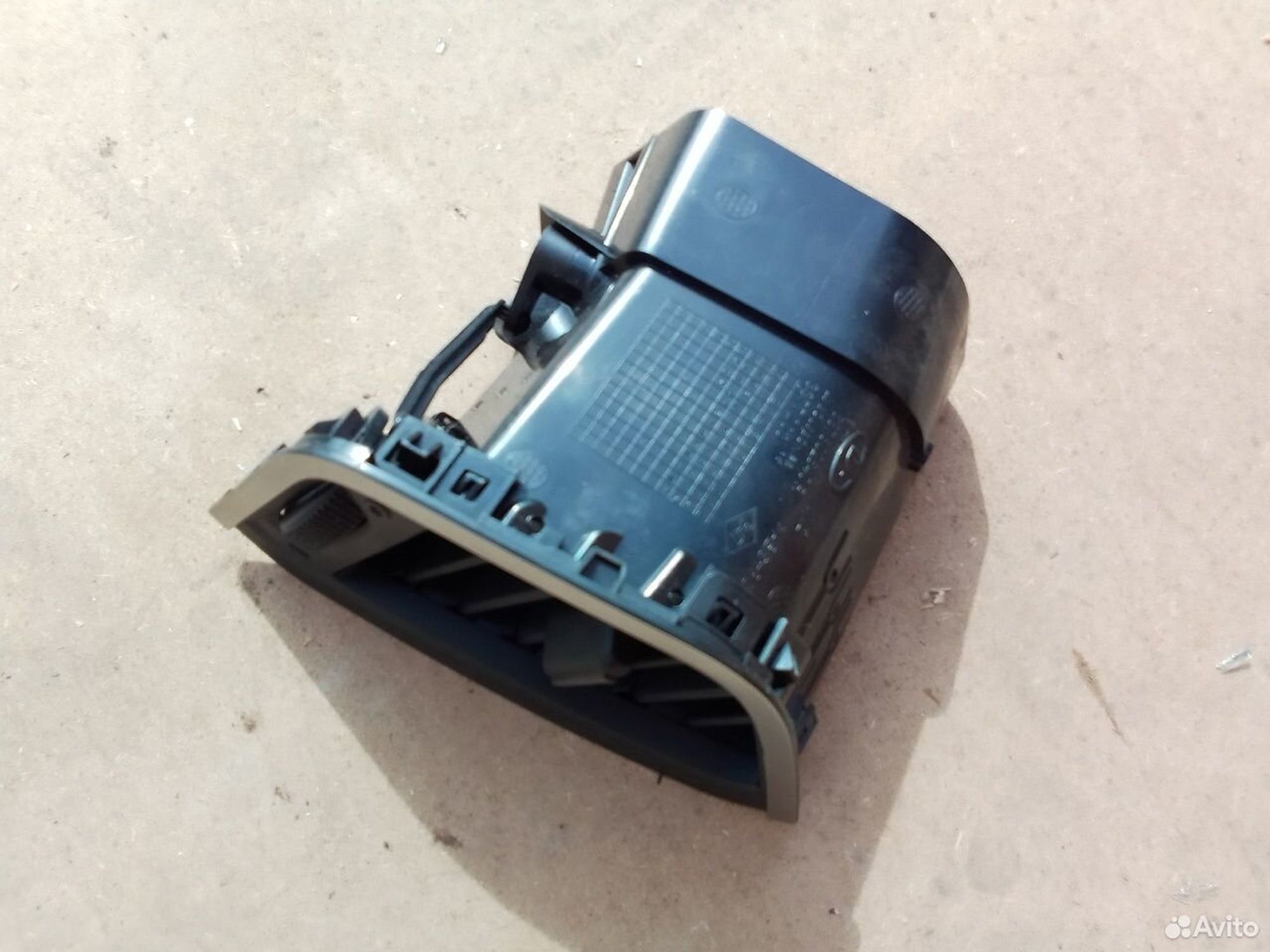 Дефлектор воздушный салона левый LADA X-Ray, 500 рублей, Тамбов