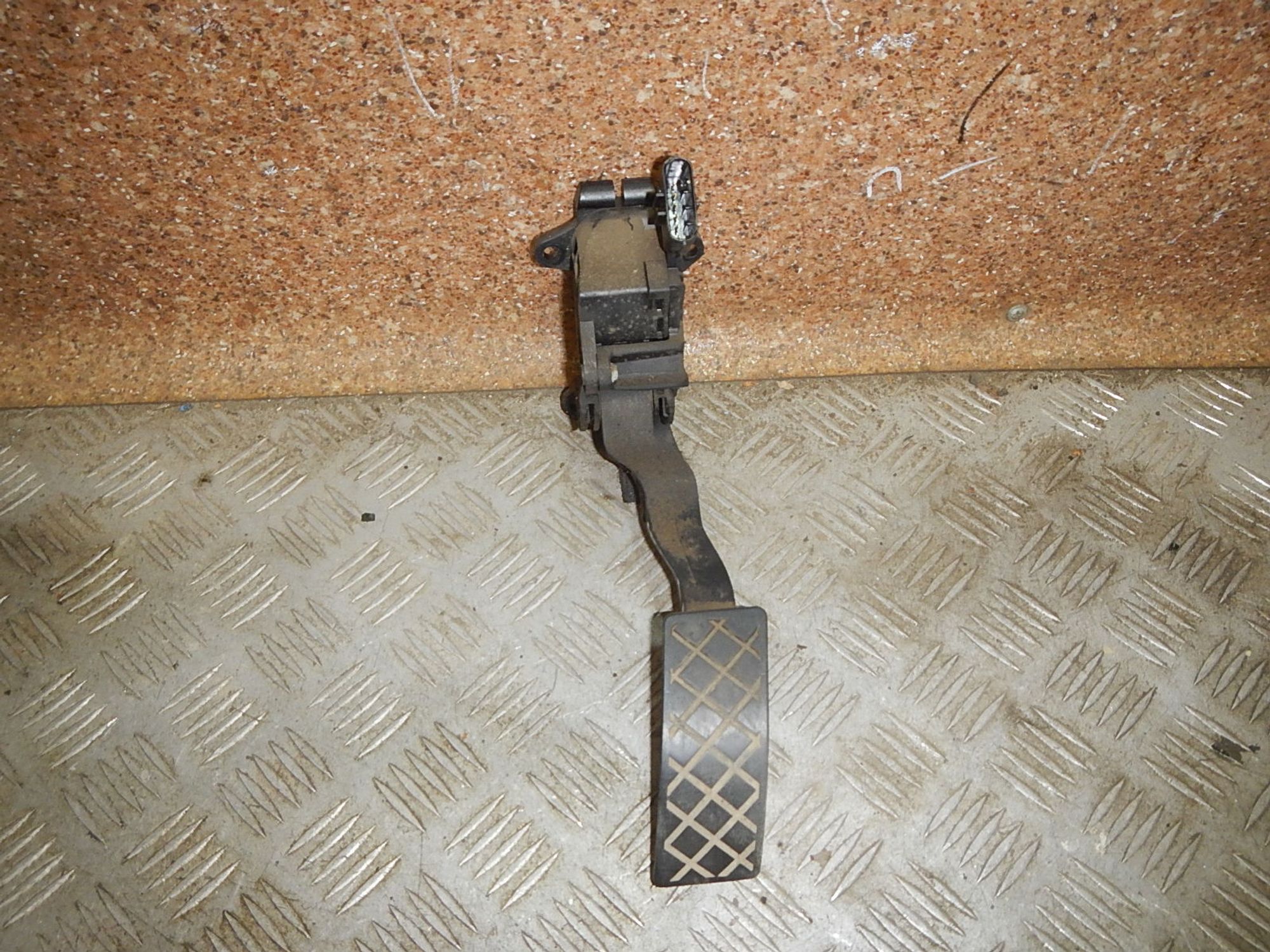 https://ycs.partsauto.market/partsauto-images/thmbs/b135e93f2d106a11df5e4386431c5e55/035e0b40231a4b543a77b9c591fb2be2/0af95de761d31da4789bdaf3fff864c4.jpg