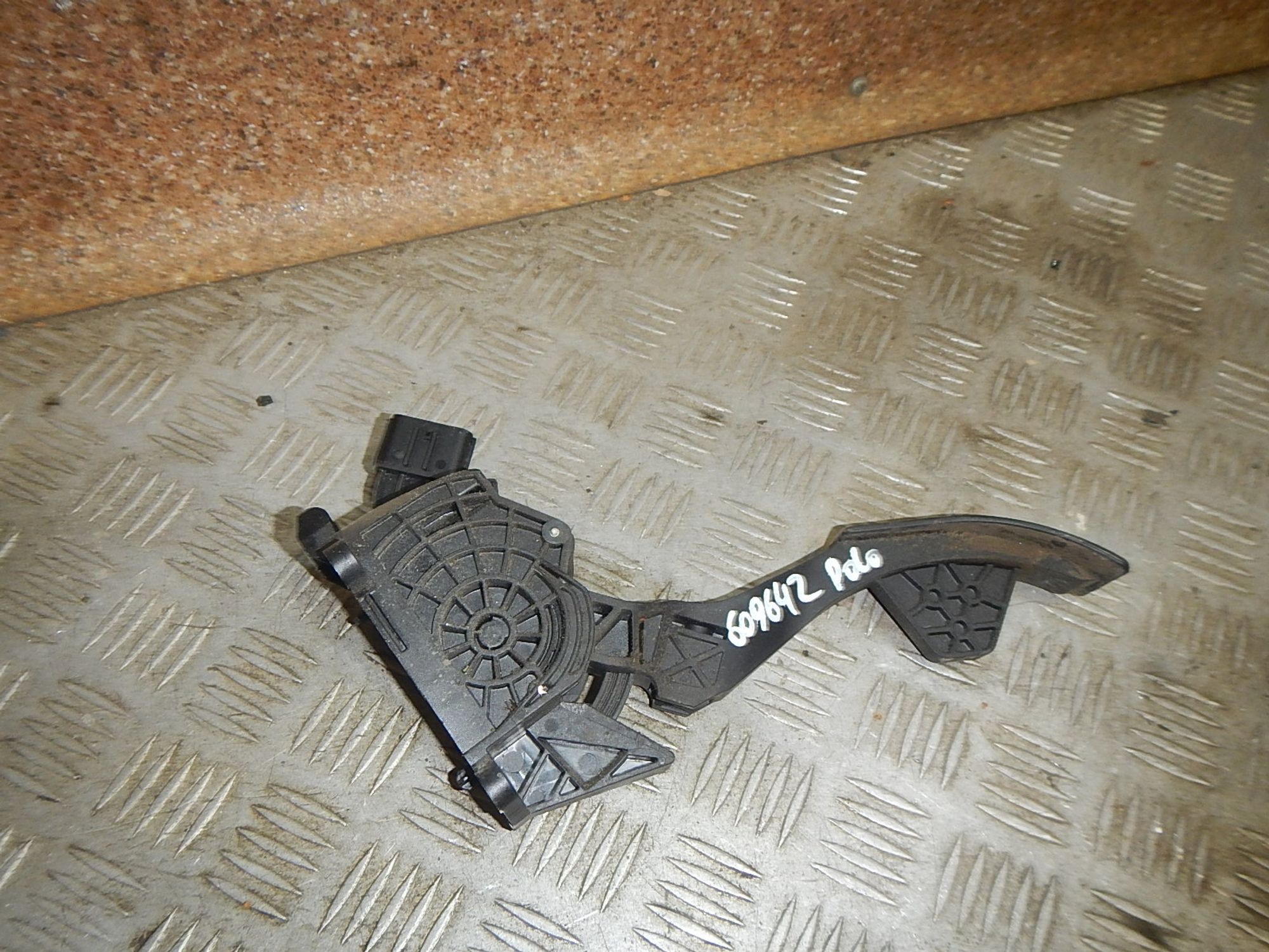 https://ycs.partsauto.market/partsauto-images/thmbs/b135e93f2d106a11df5e4386431c5e55/035e0b40231a4b543a77b9c591fb2be2/7556f78d95de7d18c977f665ca7c2dde.jpg