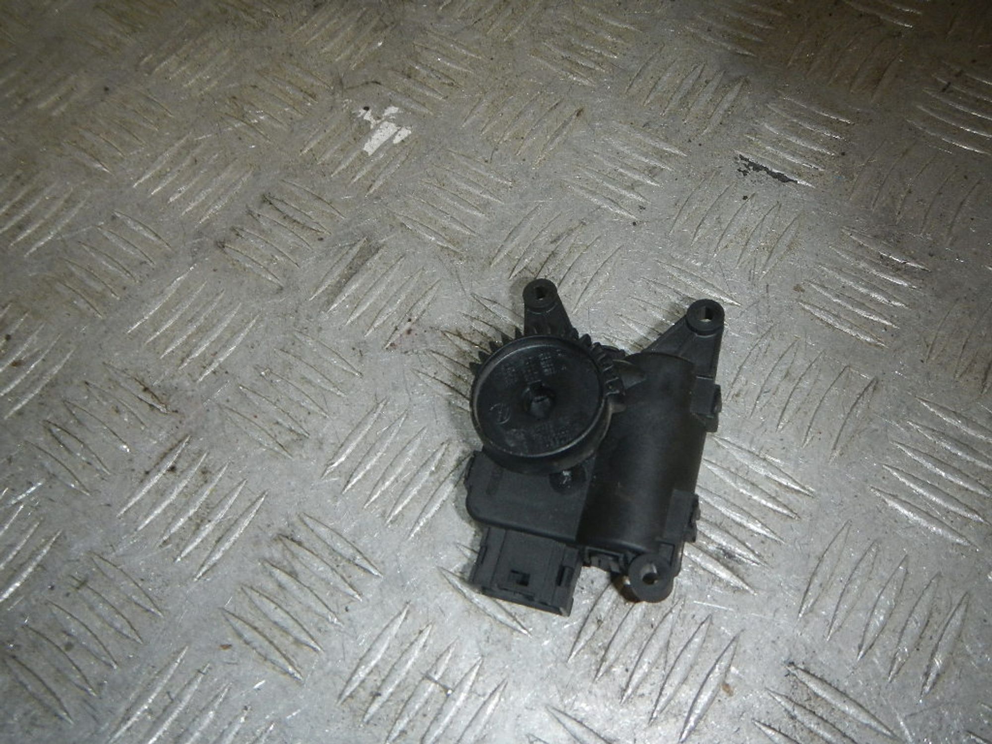 https://ycs.partsauto.market/partsauto-images/thmbs/b135e93f2d106a11df5e4386431c5e55/0677c735a22ebac9ddb615c2d989f7c8/dde95cfc8123e2f288062b09f594dc87.jpg