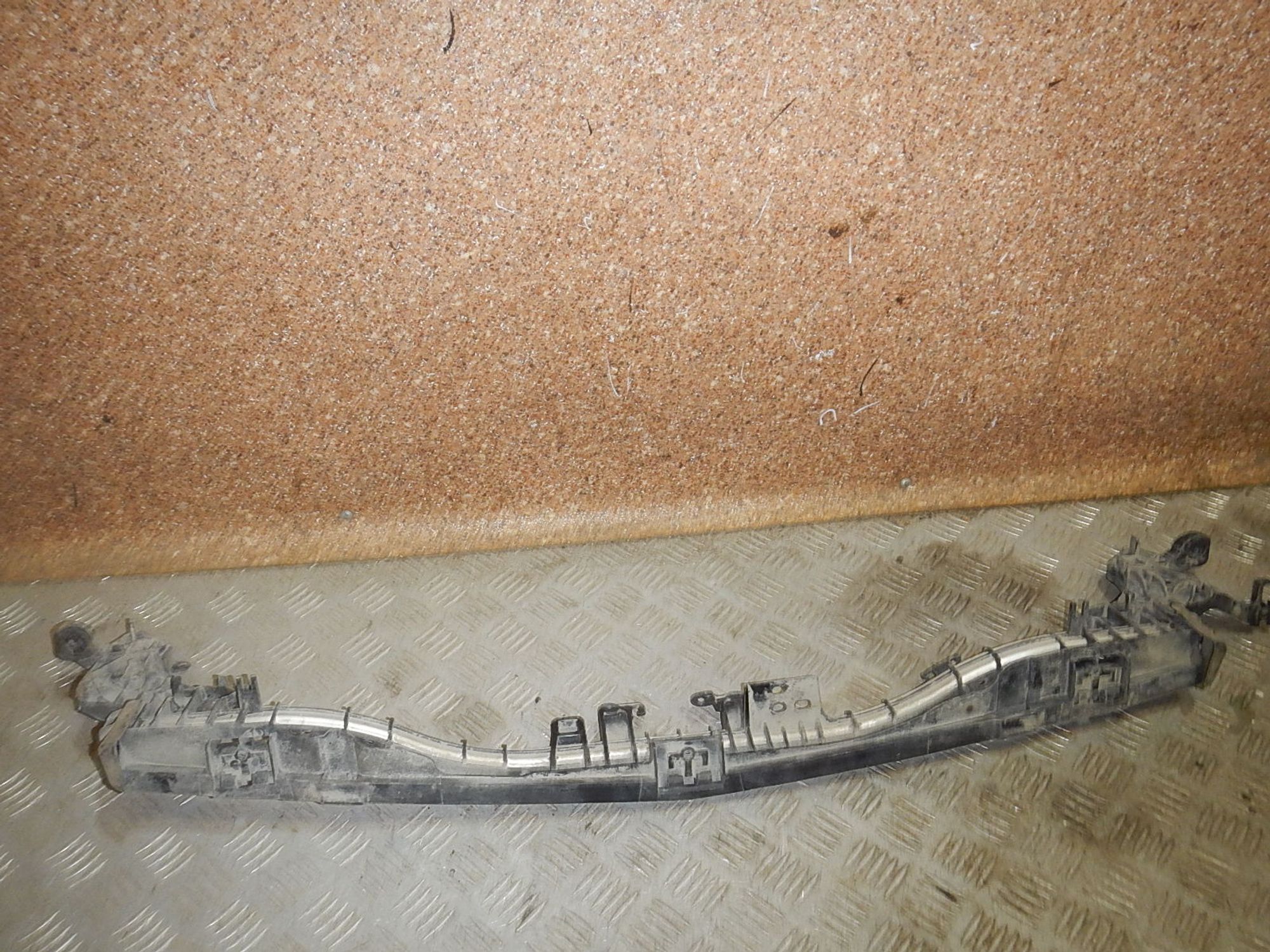 https://ycs.partsauto.market/partsauto-images/thmbs/b135e93f2d106a11df5e4386431c5e55/0692a667c0bcaf6cdad083a3eb929e32/172d2bab38041cfdfb9923d141c6a4b3.jpg