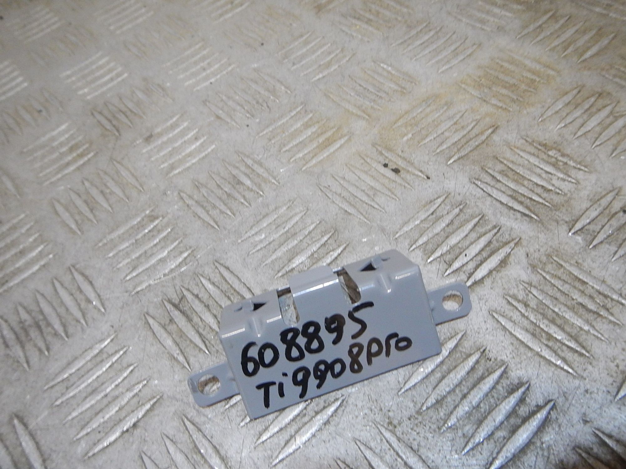 https://ycs.partsauto.market/partsauto-images/thmbs/b135e93f2d106a11df5e4386431c5e55/09d1024ec88ebf44ba966a902ac8d7e3/eef12f63bef5ed79e0c39f0106951f7e.jpg