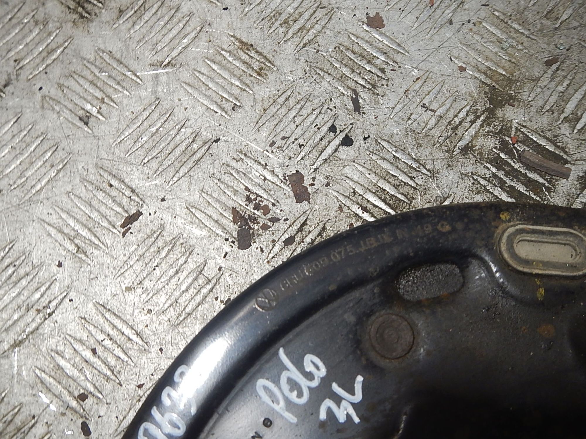 https://ycs.partsauto.market/partsauto-images/thmbs/b135e93f2d106a11df5e4386431c5e55/0c61d29634dff08057f6d1654474fa8e/01890484af07bd69de3ec61db9d6004b.jpg