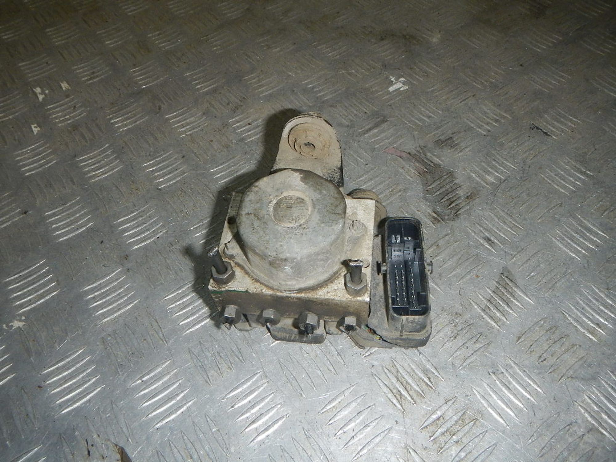 https://ycs.partsauto.market/partsauto-images/thmbs/b135e93f2d106a11df5e4386431c5e55/0d552eff68afa03179f990ff8948c765/4b3d93843d8f52132274007fd5216446.jpg