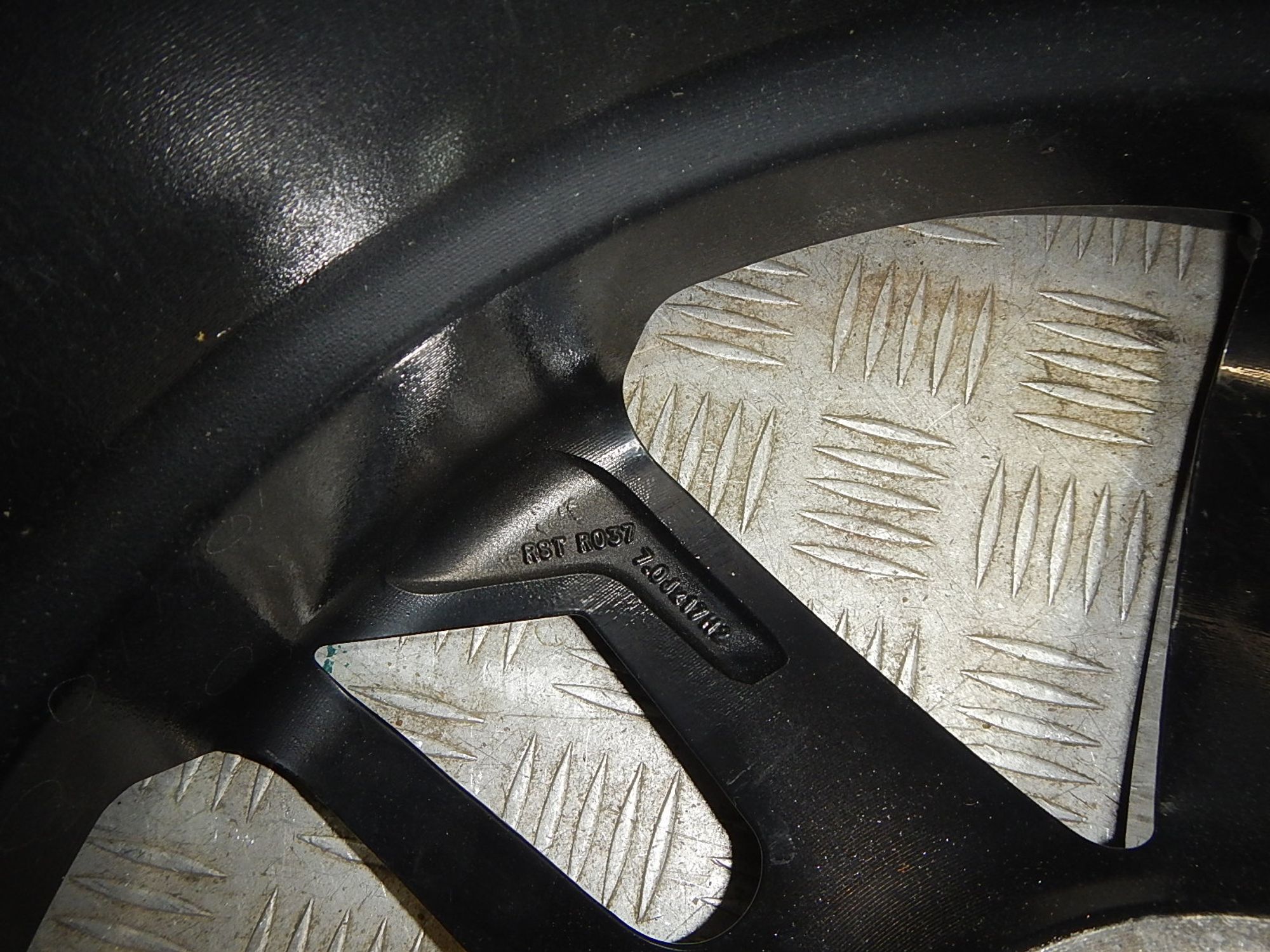 https://ycs.partsauto.market/partsauto-images/thmbs/b135e93f2d106a11df5e4386431c5e55/0fe262e2caea80a252ab3e9015dbb726/d6d261f993b49bfdcee0feae021a68ad.jpg