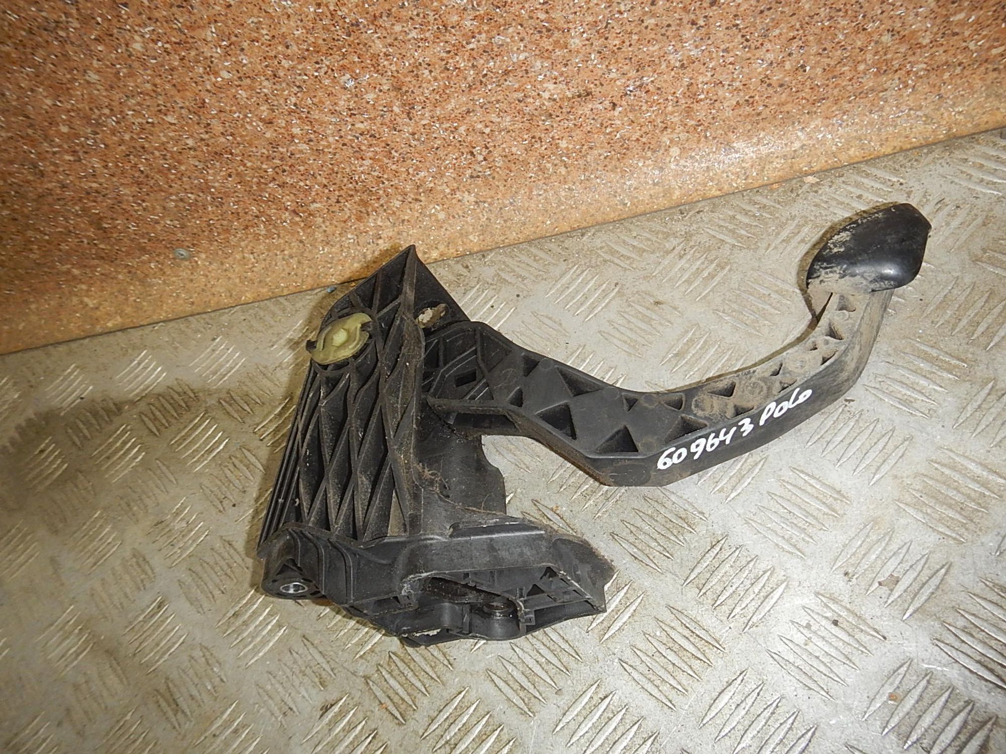 https://ycs.partsauto.market/partsauto-images/thmbs/b135e93f2d106a11df5e4386431c5e55/1a921dc868a68dd207ce8a58537eef48/815d97ba9e5f43fb1e08c84b15712d90.jpg